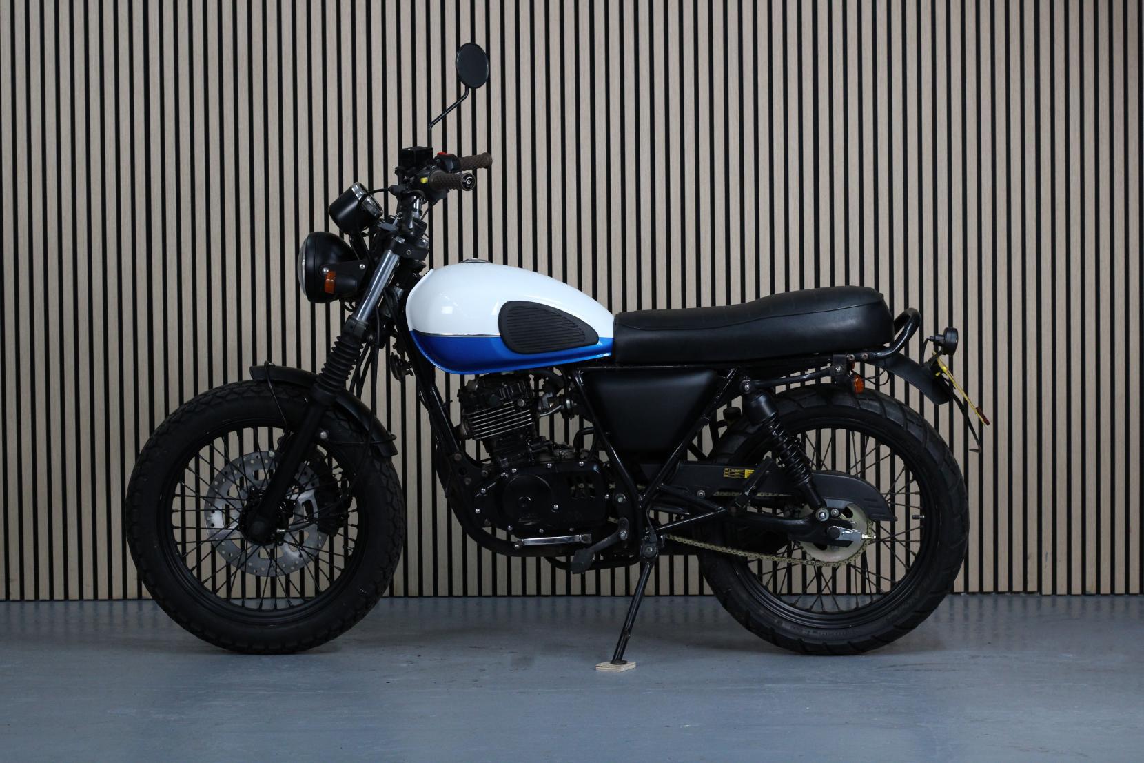 Mutt Mongrel 125 125 Roadster/Retro Petrol Manual O-Ring Euro 4 (12 ps)