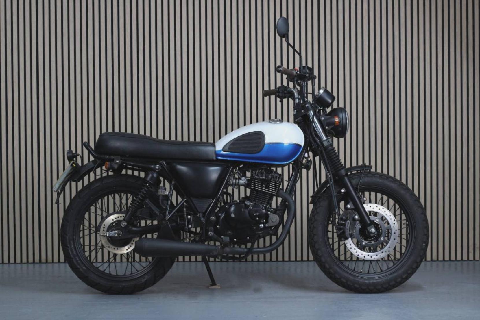 Mutt Mongrel 125 125 Roadster/Retro Petrol Manual O-Ring Euro 4 (12 ps)