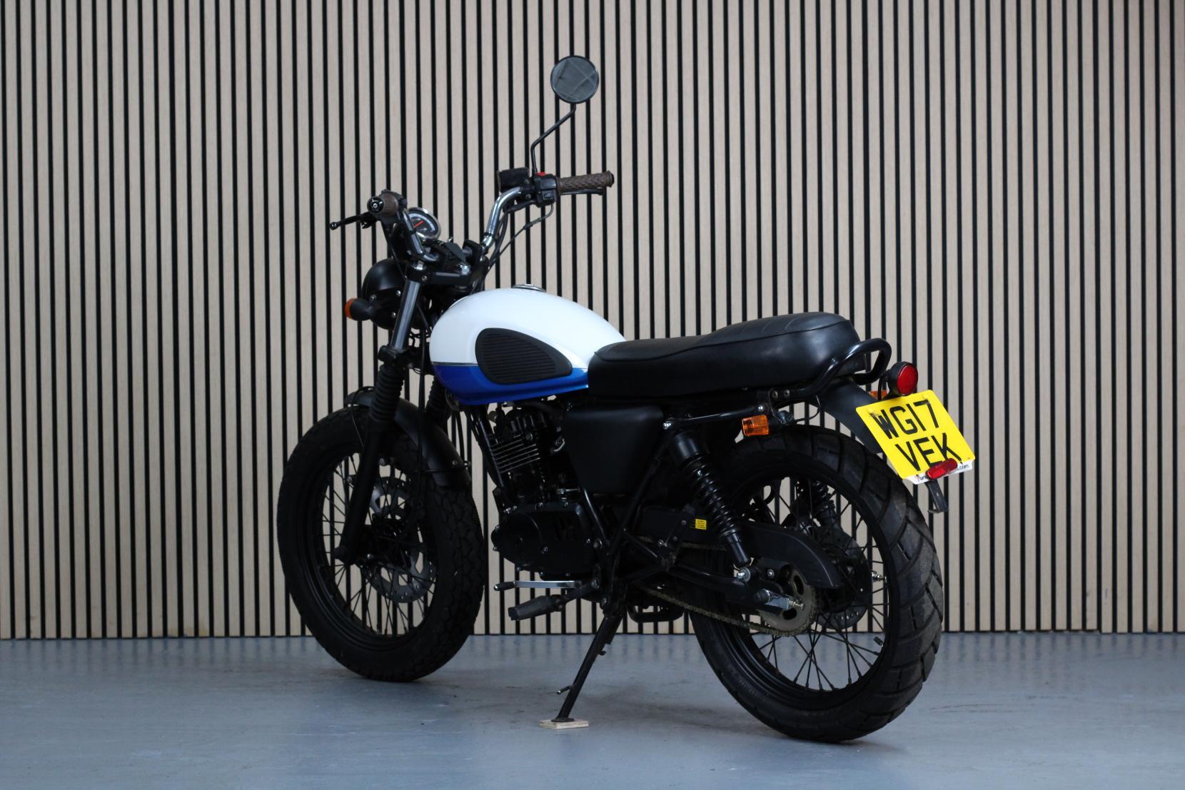 Mutt Mongrel 125 125 Roadster/Retro Petrol Manual O-Ring Euro 4 (12 ps)