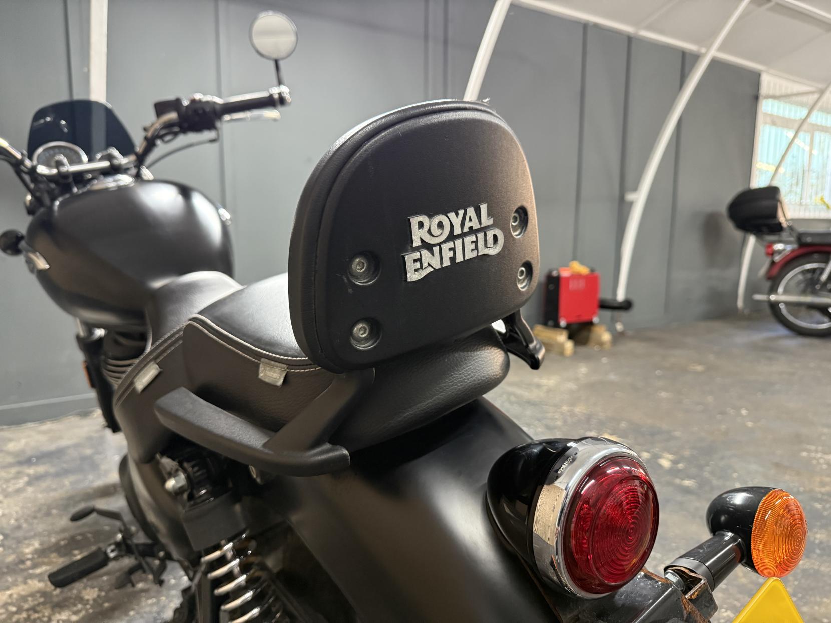 Royal Enfield Meteor 350 350 Roadster/Retro Petrol Manual Euro 5 (20 ps)