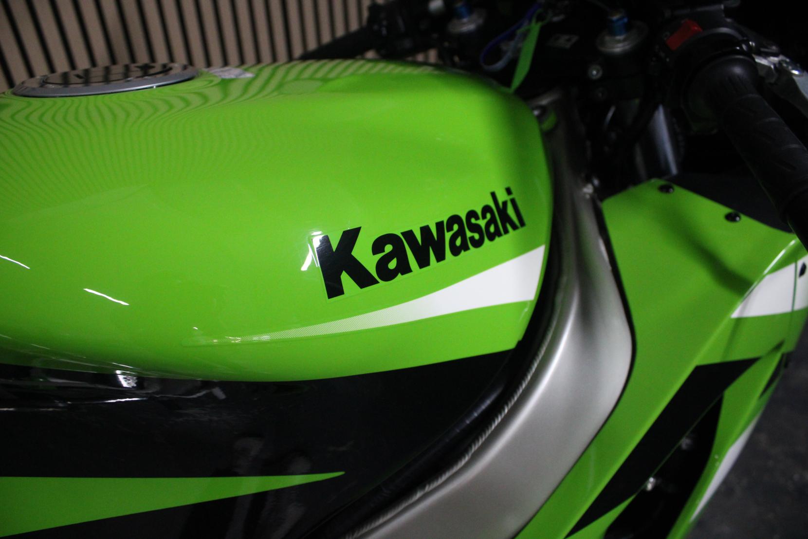 Kawasaki ZX-9R 900 (ZX-9R) Petrol Manual (143 bhp)