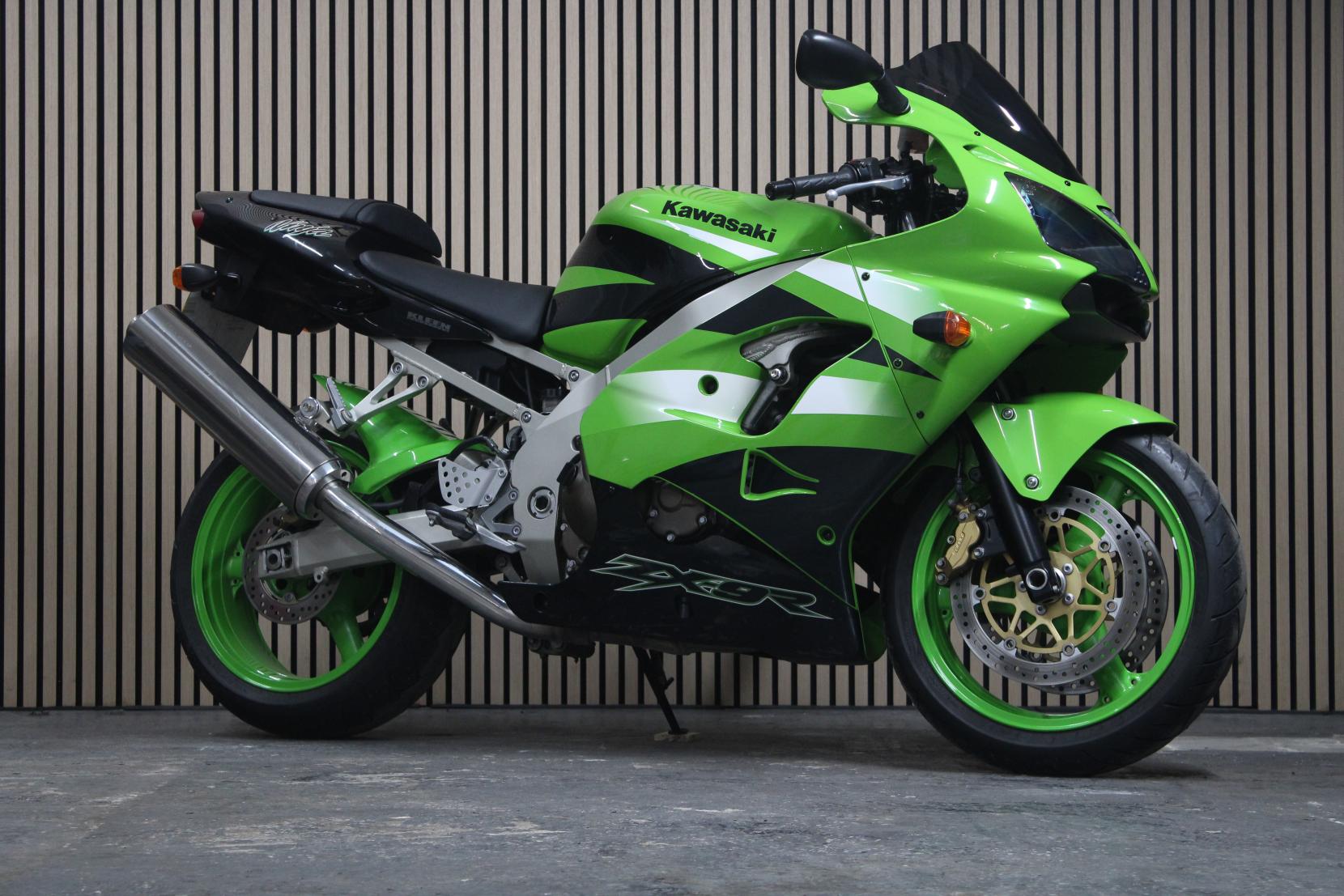 Kawasaki ZX-9R 900 (ZX-9R) Petrol Manual (143 bhp)