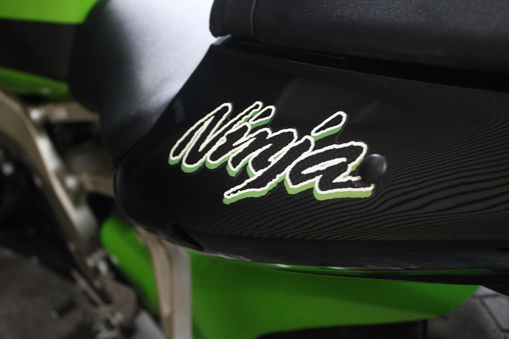 Kawasaki ZX-9R 900 (ZX-9R) Petrol Manual (143 bhp)