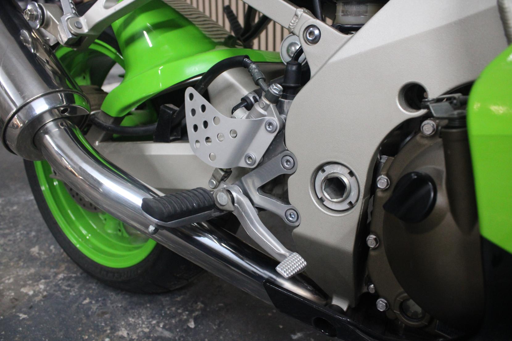 Kawasaki ZX-9R 900 (ZX-9R) Petrol Manual (143 bhp)