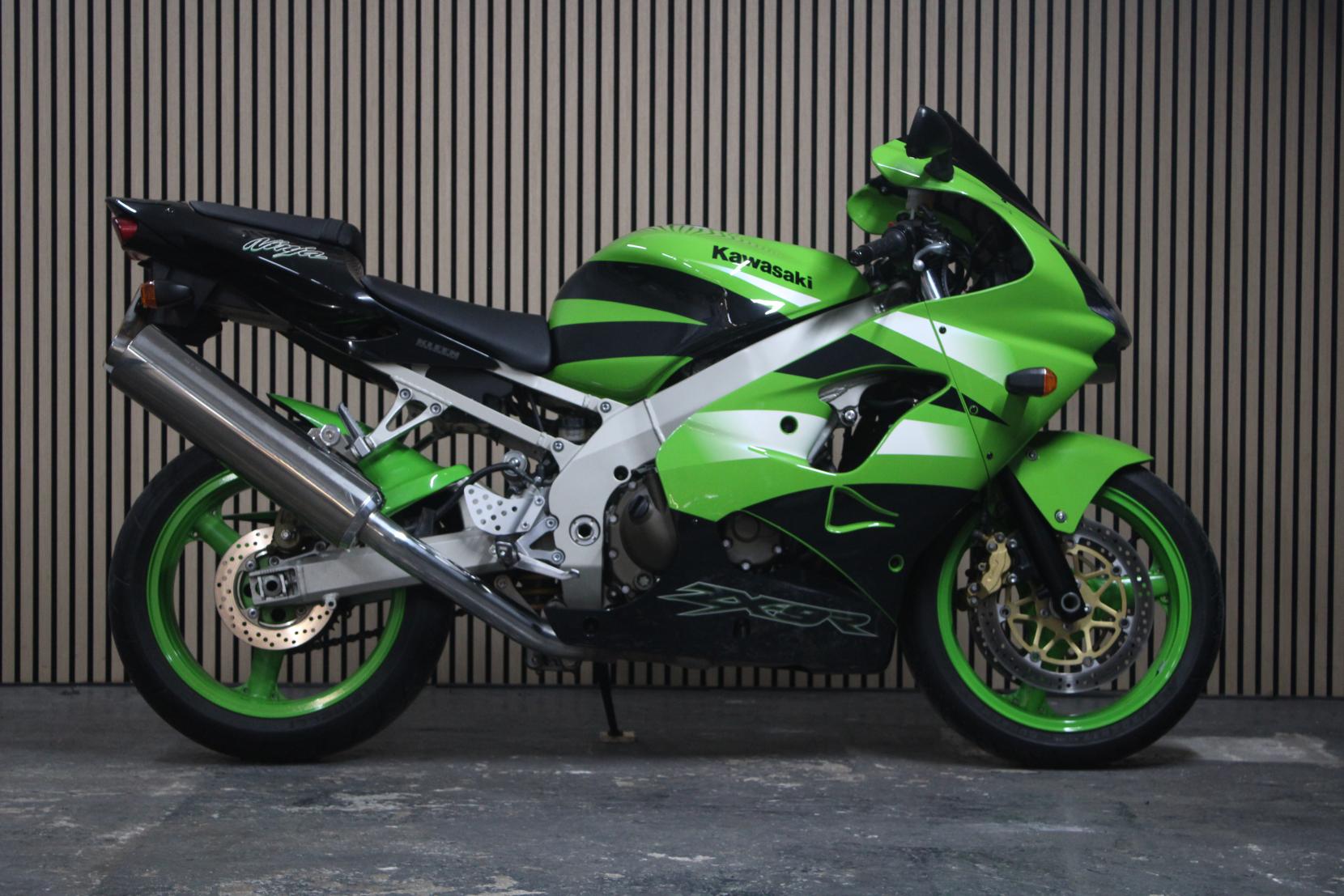 Kawasaki ZX-9R 900 (ZX-9R) Petrol Manual (143 bhp)