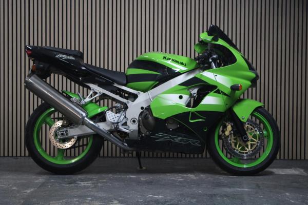 Kawasaki ZX-9R 900 (ZX-9R) Petrol Manual (143 bhp)