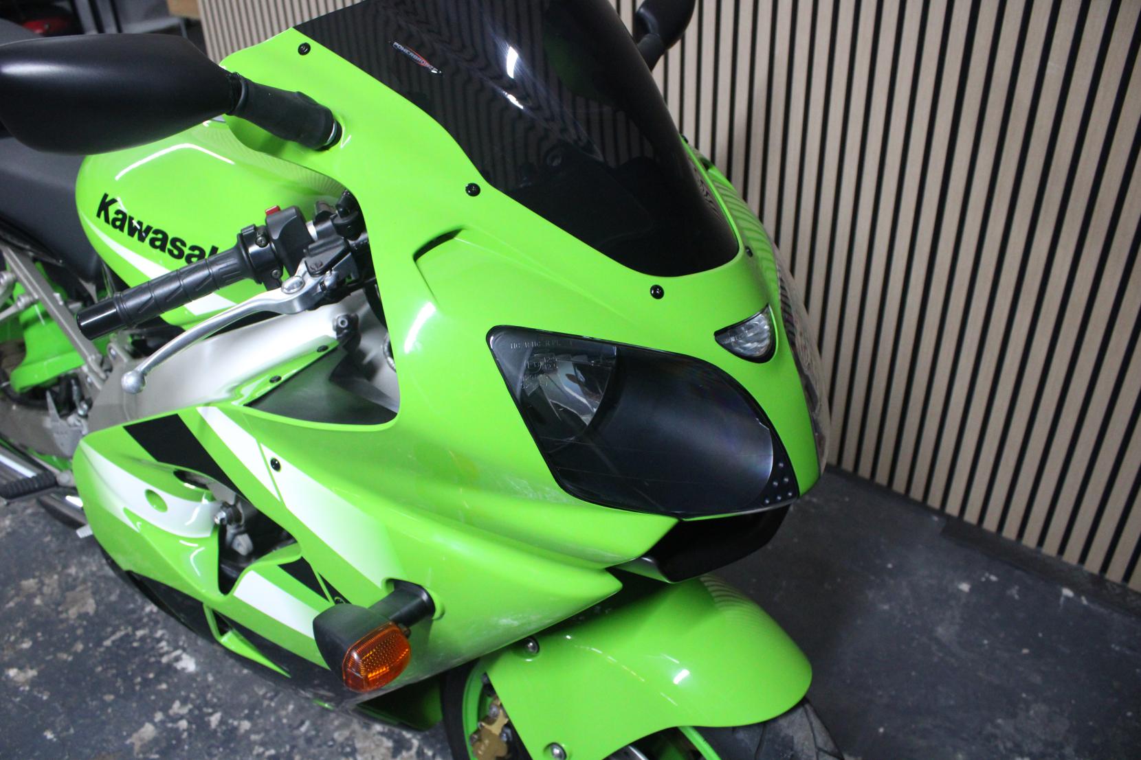 Kawasaki ZX-9R 900 (ZX-9R) Petrol Manual (143 bhp)