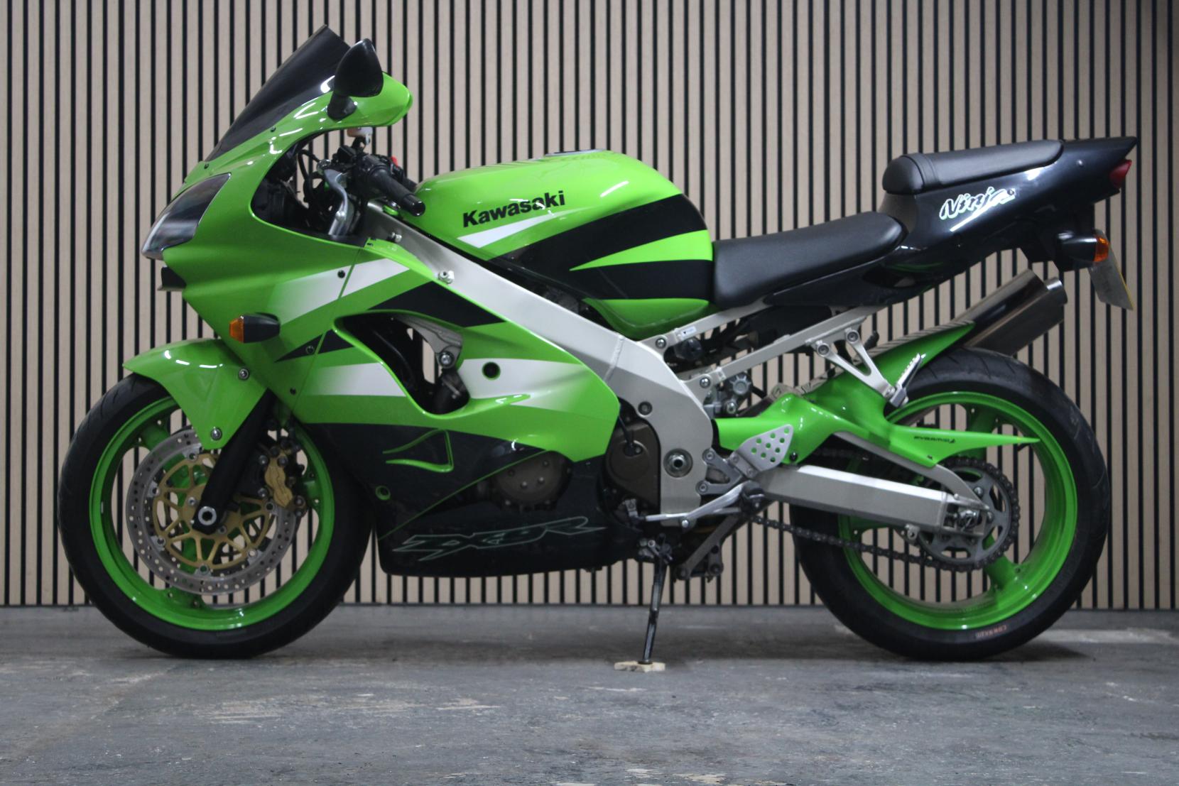 Kawasaki ZX-9R 900 (ZX-9R) Petrol Manual (143 bhp)