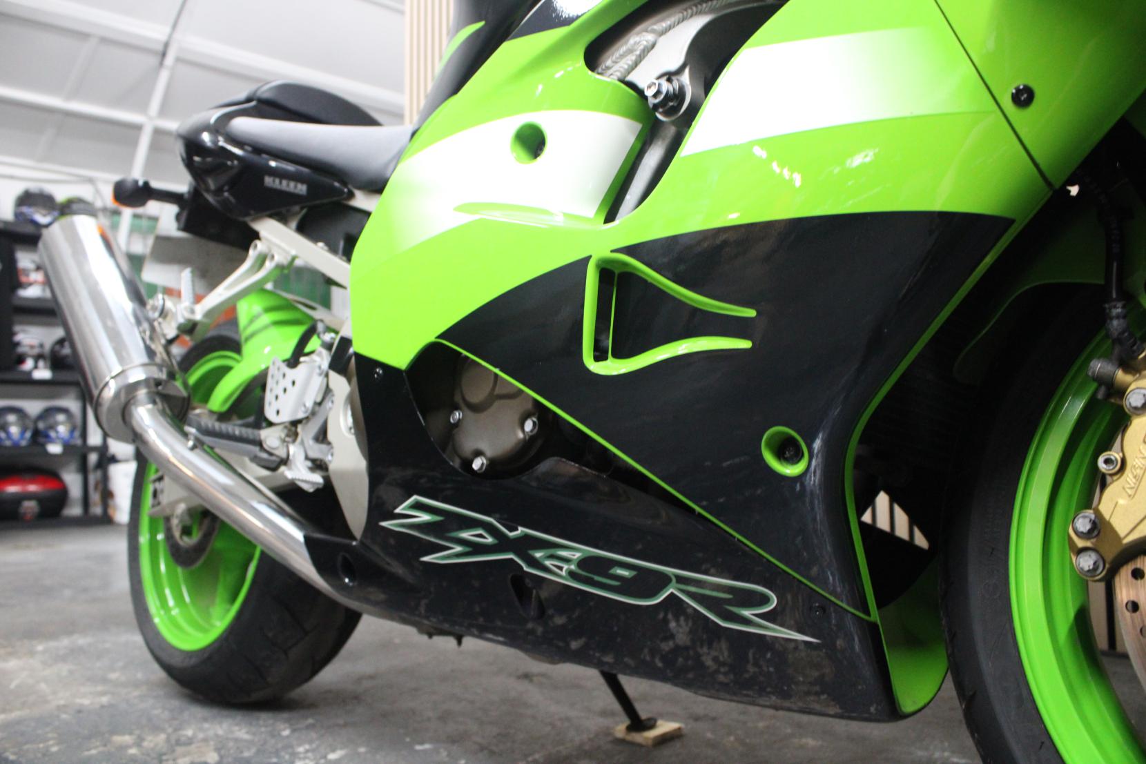 Kawasaki ZX-9R 900 (ZX-9R) Petrol Manual (143 bhp)