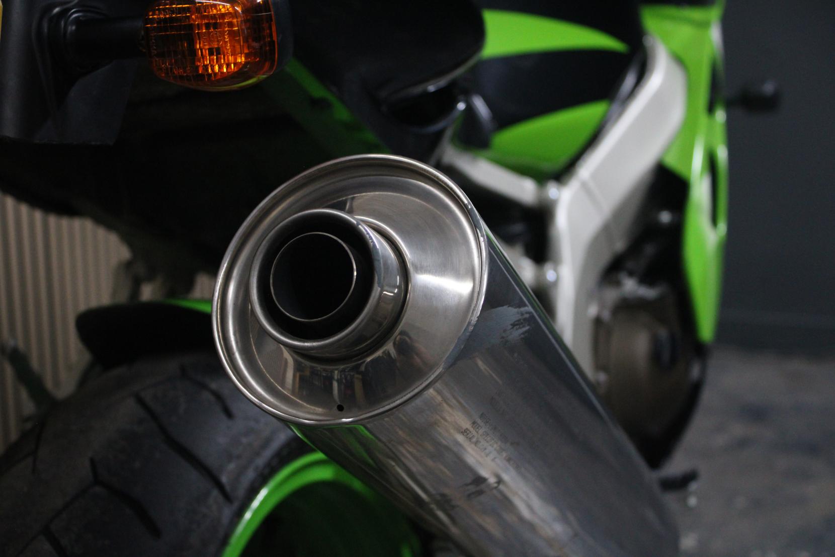 Kawasaki ZX-9R 900 (ZX-9R) Petrol Manual (143 bhp)