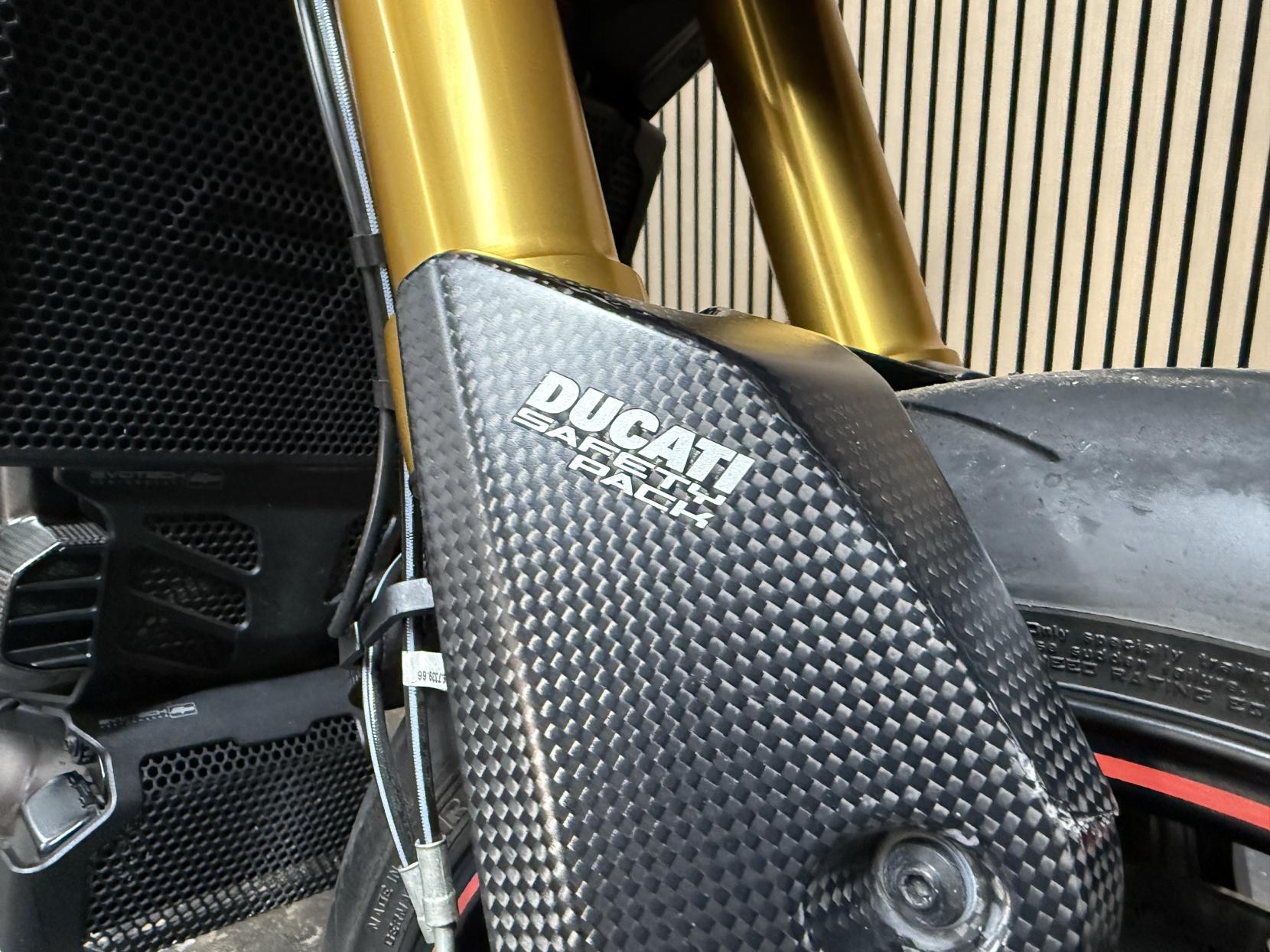 Ducati Hypermotard 939 939 SP Naked Petrol Manual Euro 4 (110 ps)