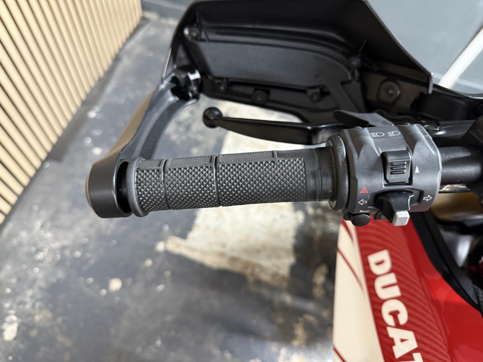 Ducati Hypermotard 939 939 SP Naked Petrol Manual Euro 4 (110 ps)