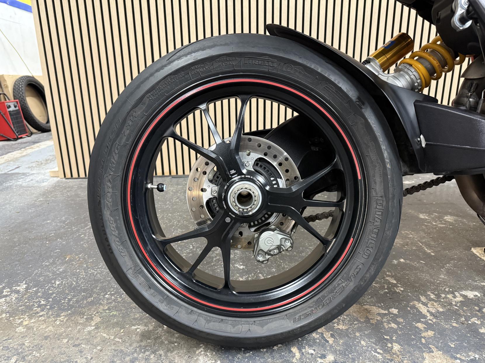 Ducati Hypermotard 939 939 SP Naked Petrol Manual Euro 4 (110 ps)