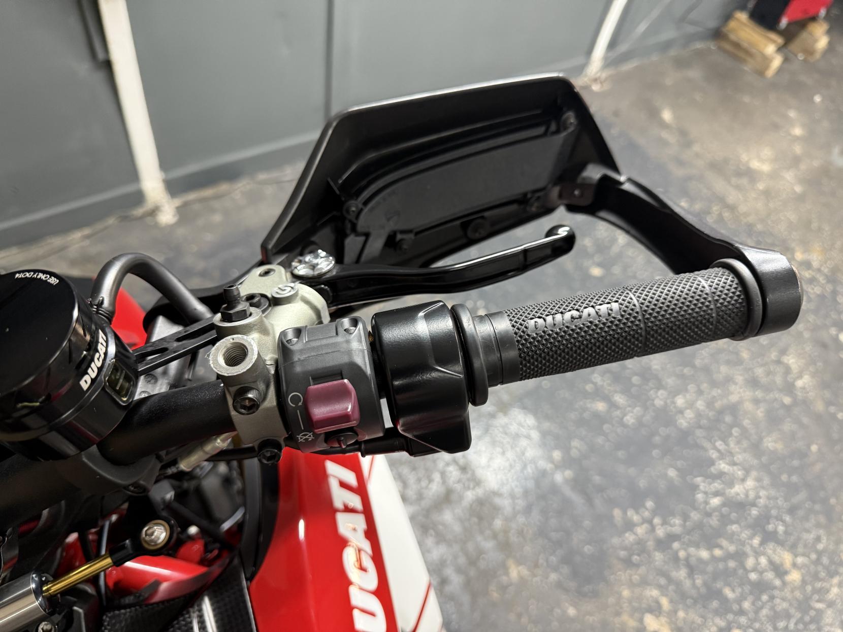 Ducati Hypermotard 939 939 SP Naked Petrol Manual Euro 4 (110 ps)