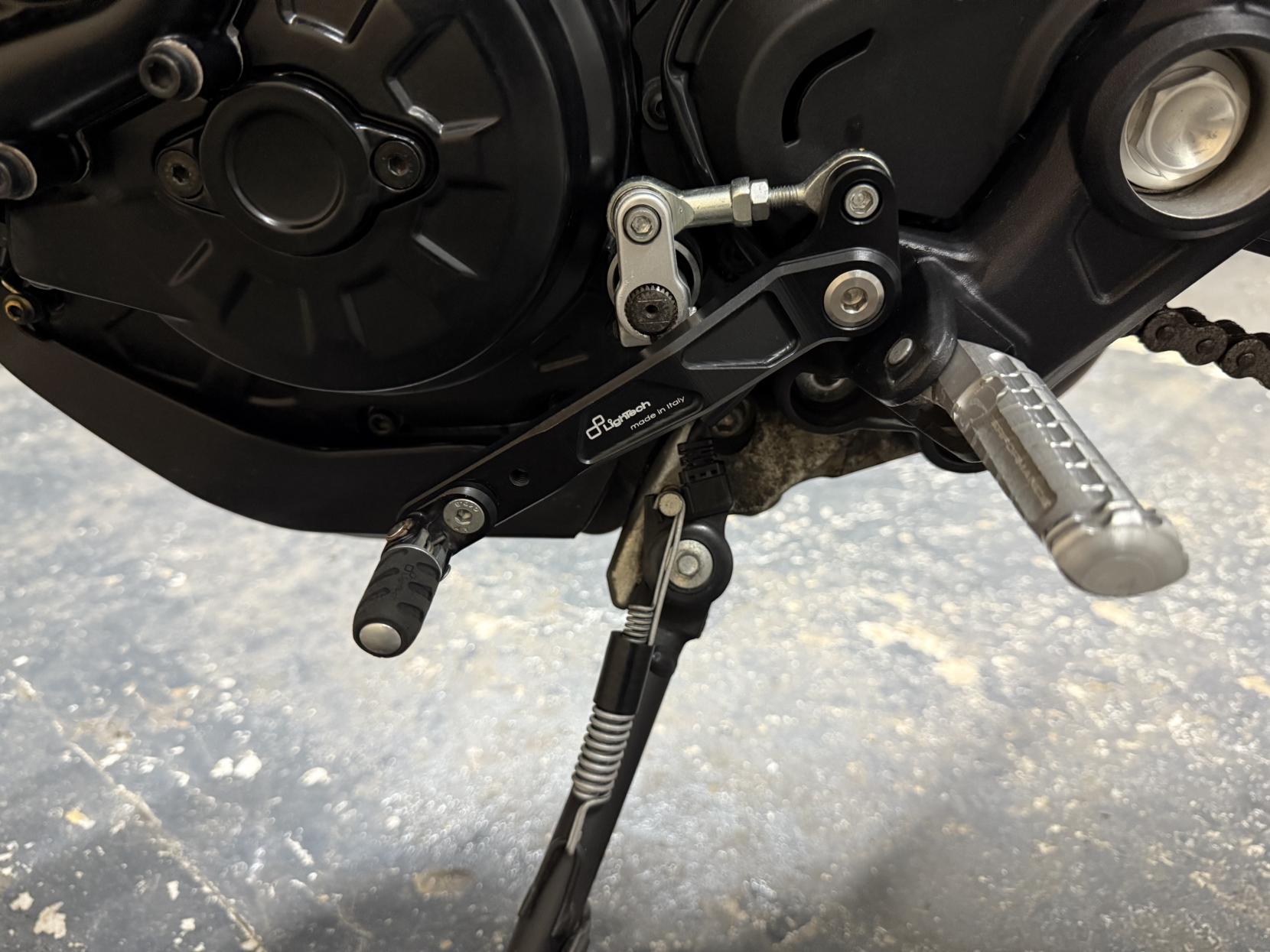 Ducati Hypermotard 939 939 SP Naked Petrol Manual Euro 4 (110 ps)