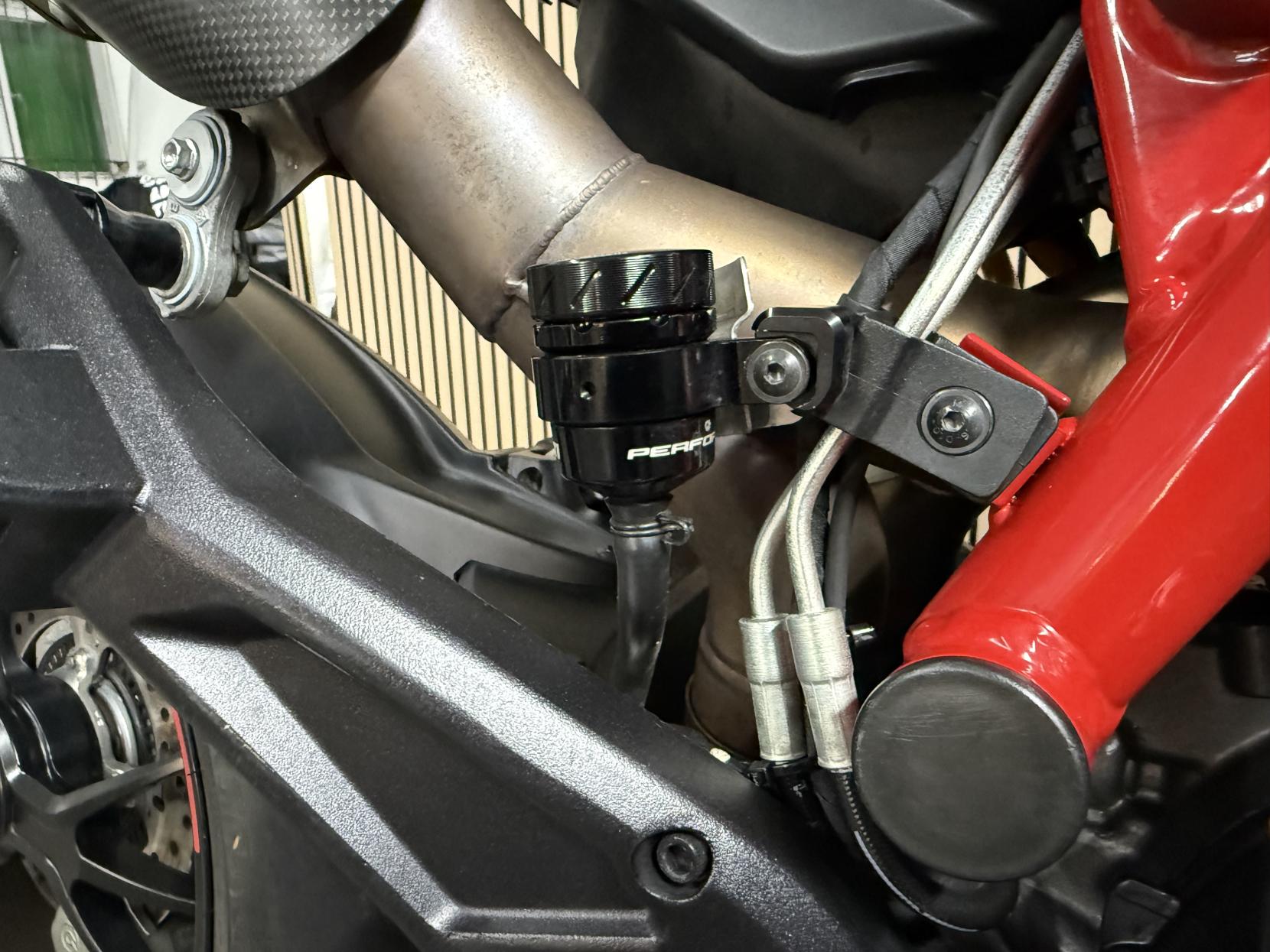 Ducati Hypermotard 939 939 SP Naked Petrol Manual Euro 4 (110 ps)