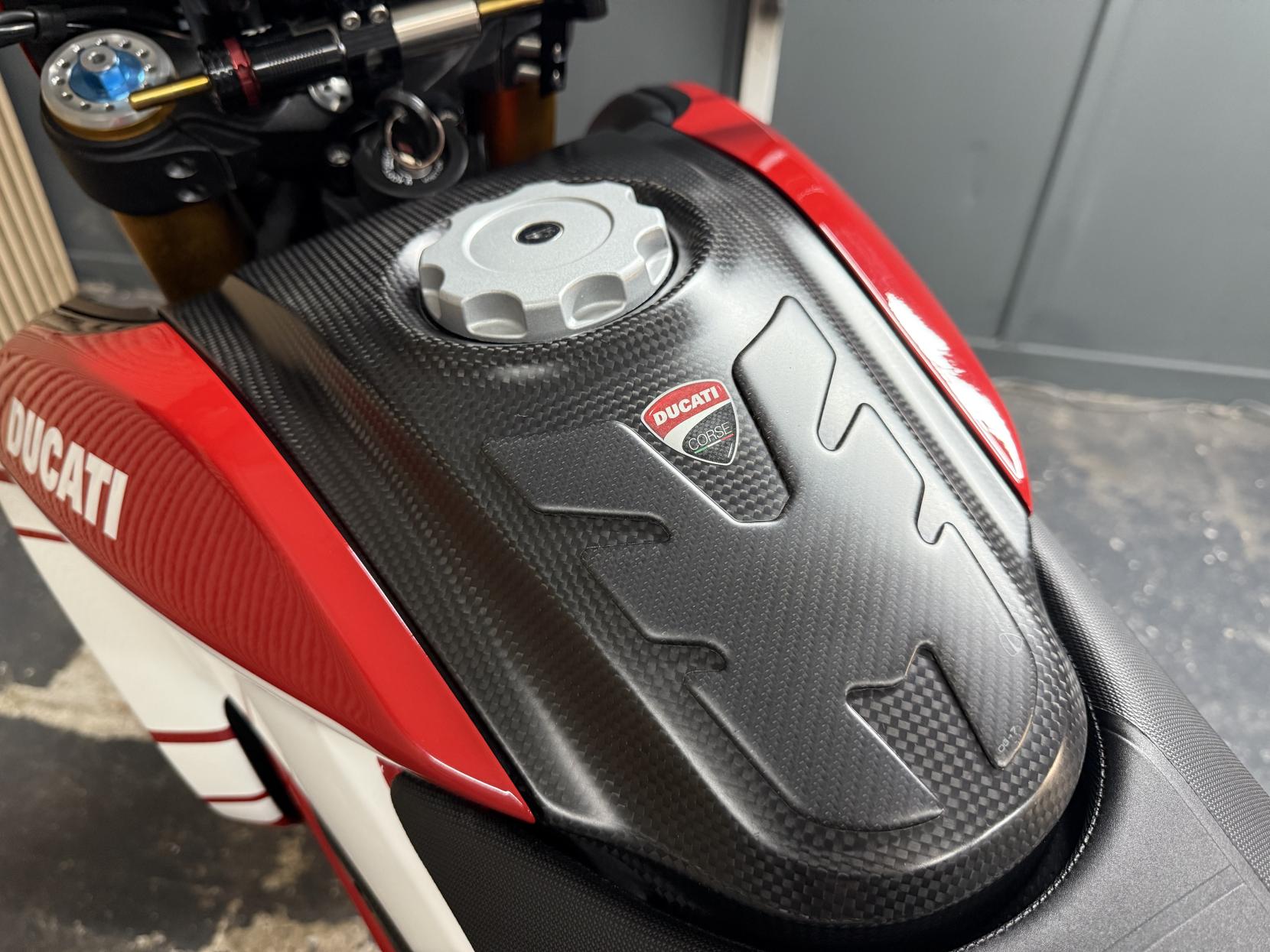 Ducati Hypermotard 939 939 SP Naked Petrol Manual Euro 4 (110 ps)