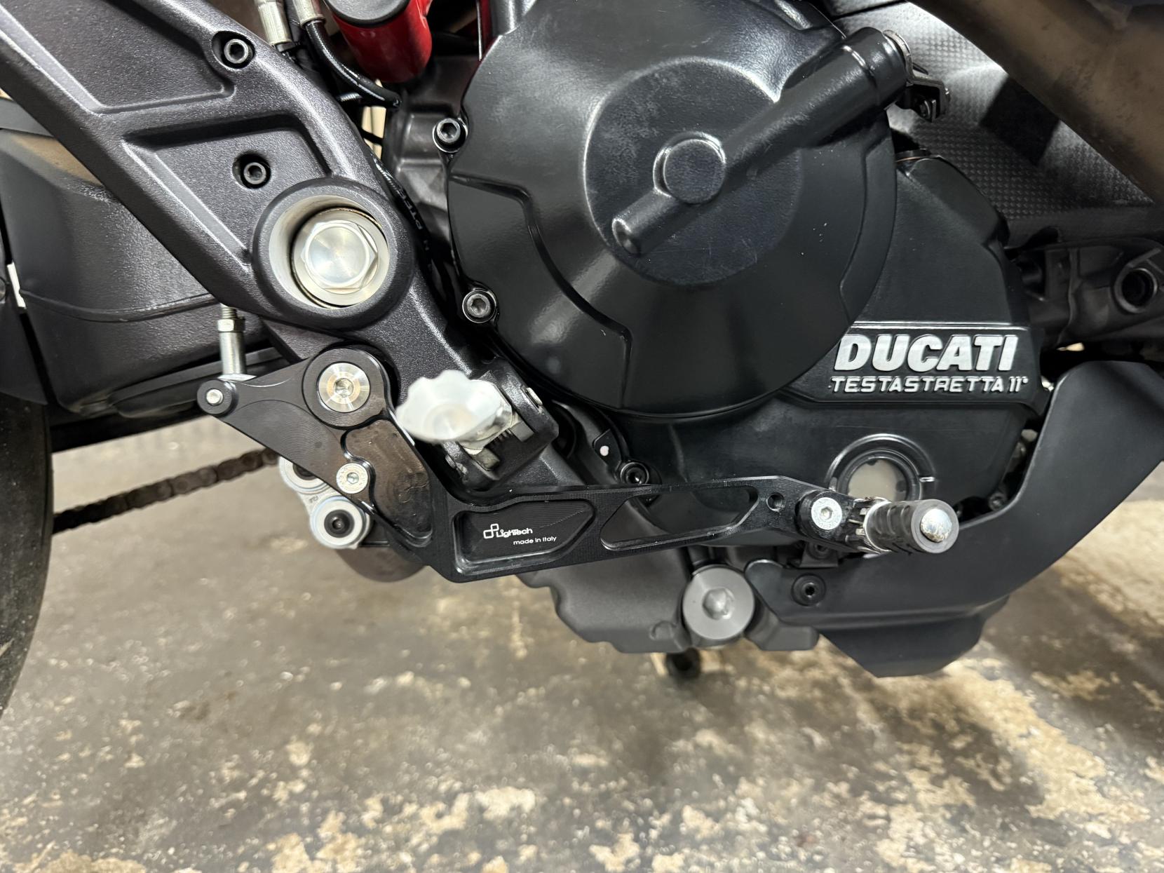 Ducati Hypermotard 939 939 SP Naked Petrol Manual Euro 4 (110 ps)