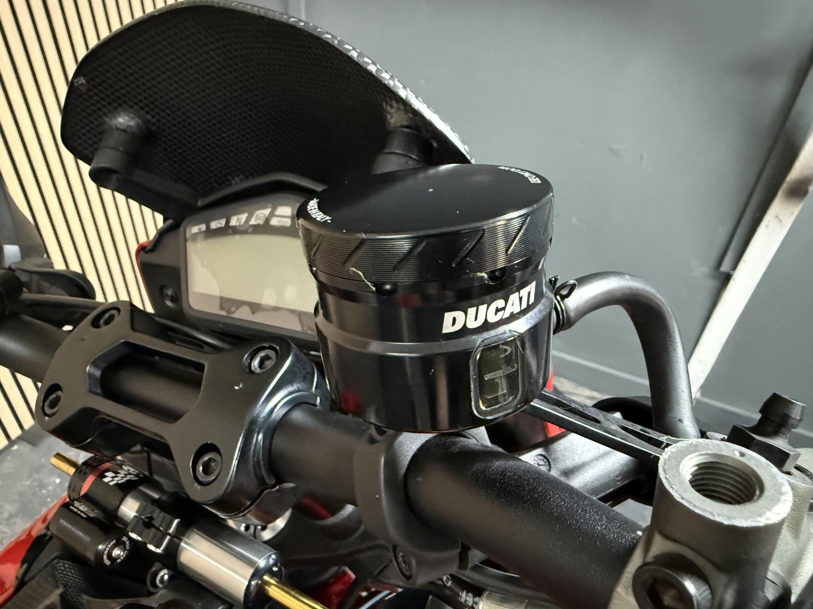 Ducati Hypermotard 939 939 SP Naked Petrol Manual Euro 4 (110 ps)