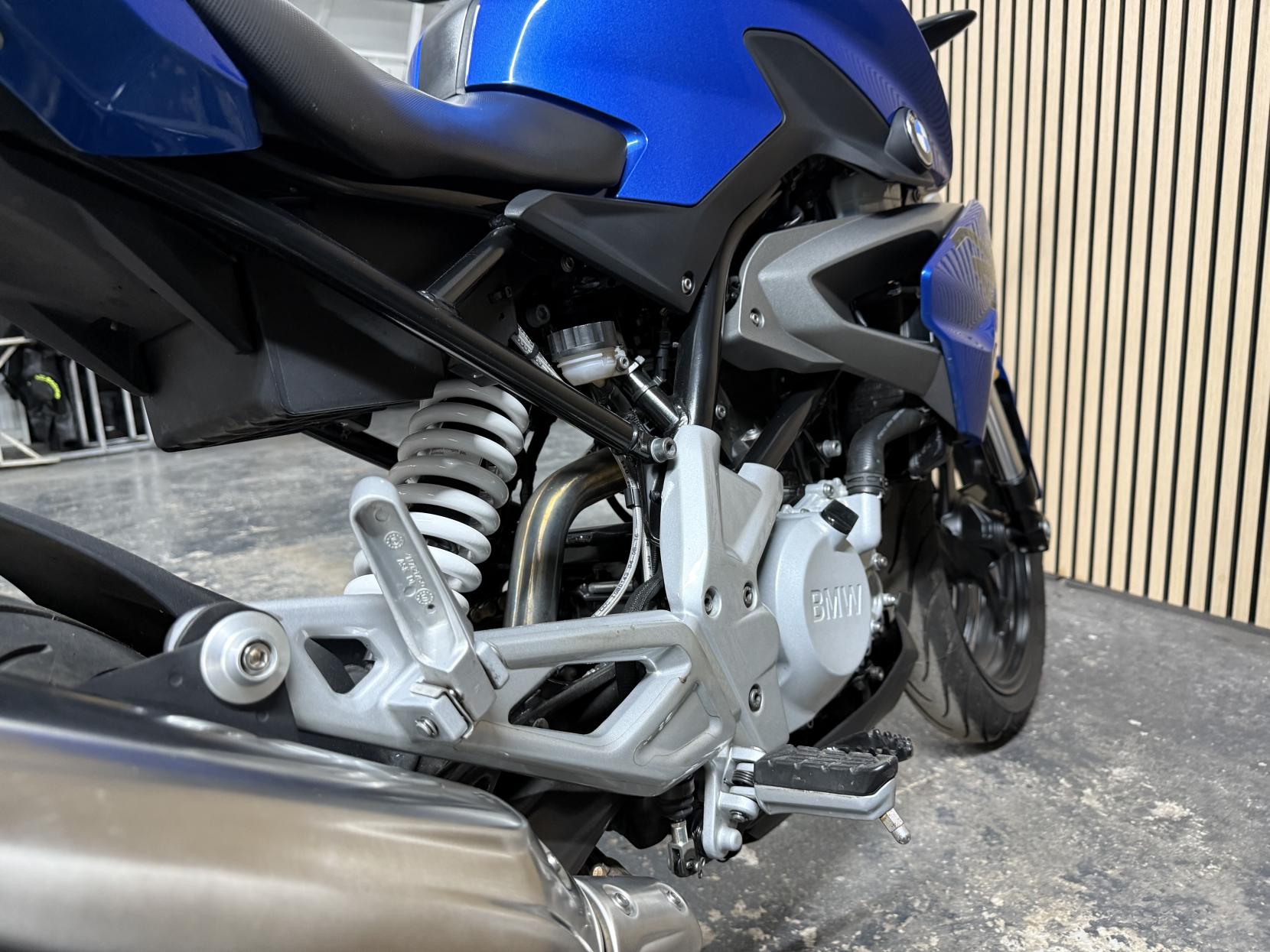 BMW G 310 R 310 Naked Petrol Manual Euro 4 (34 ps)