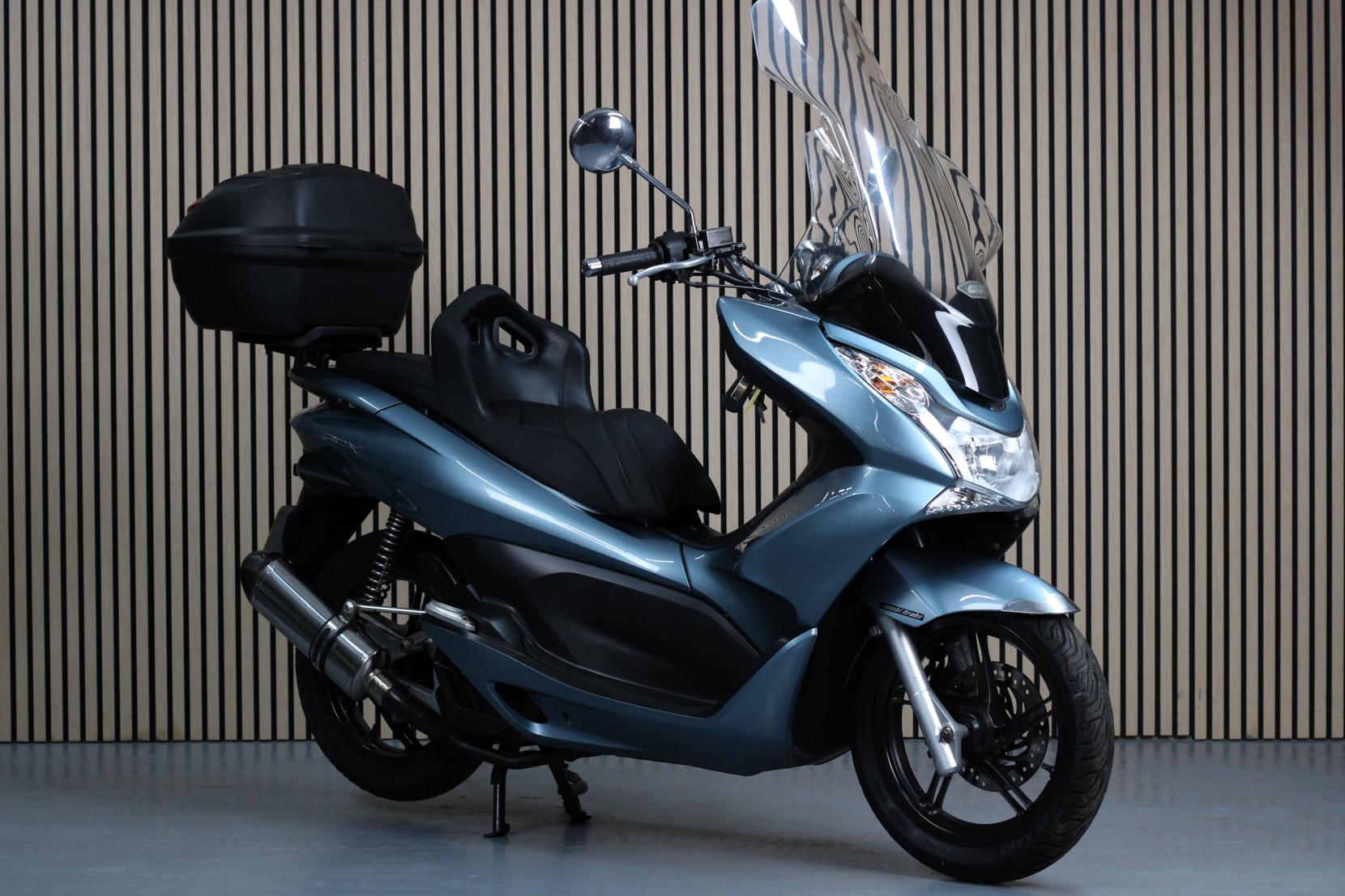 Honda PCX125 125 Scooter Petrol Automatic (12 ps)