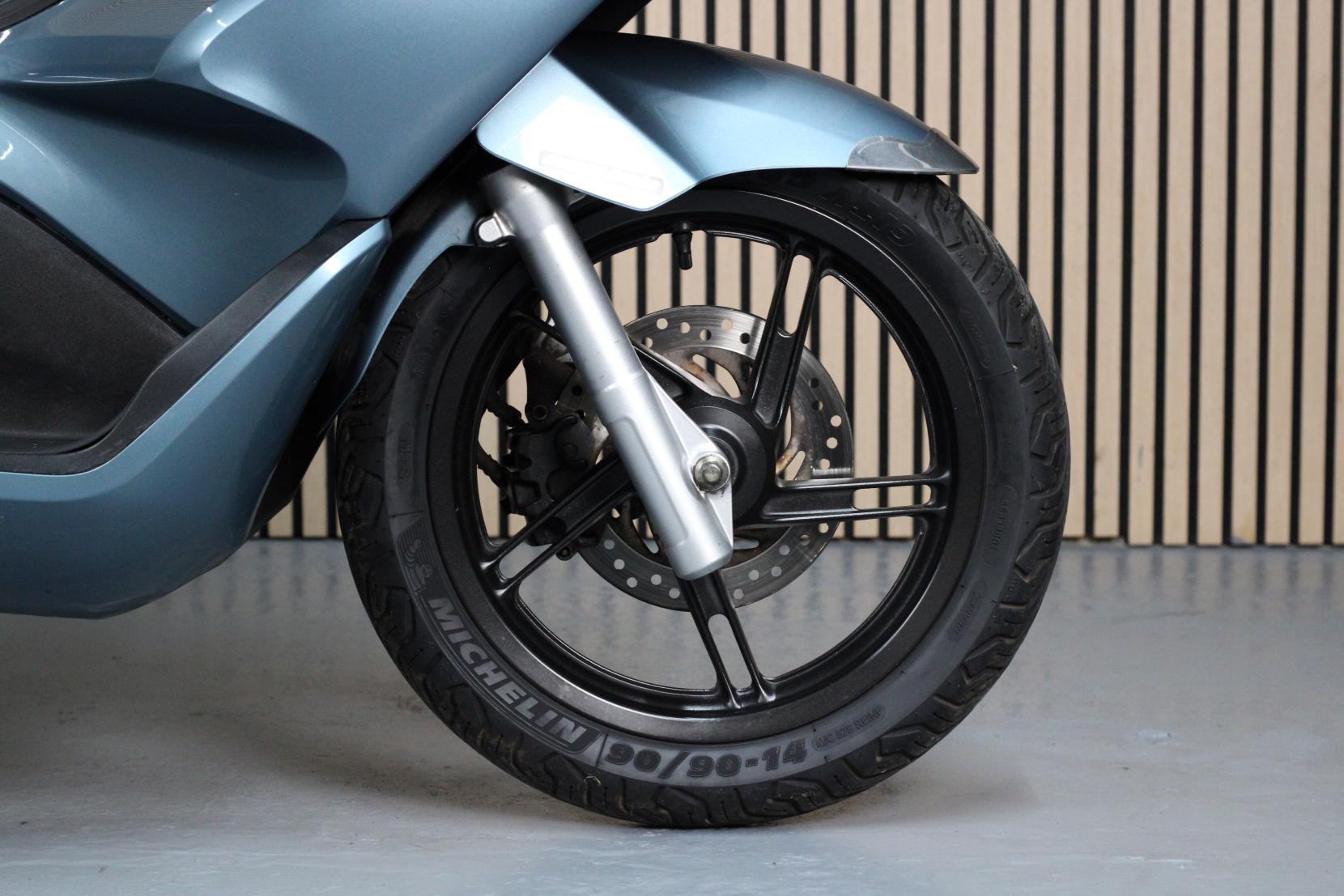 Honda PCX125 125 Scooter Petrol Automatic (12 ps)