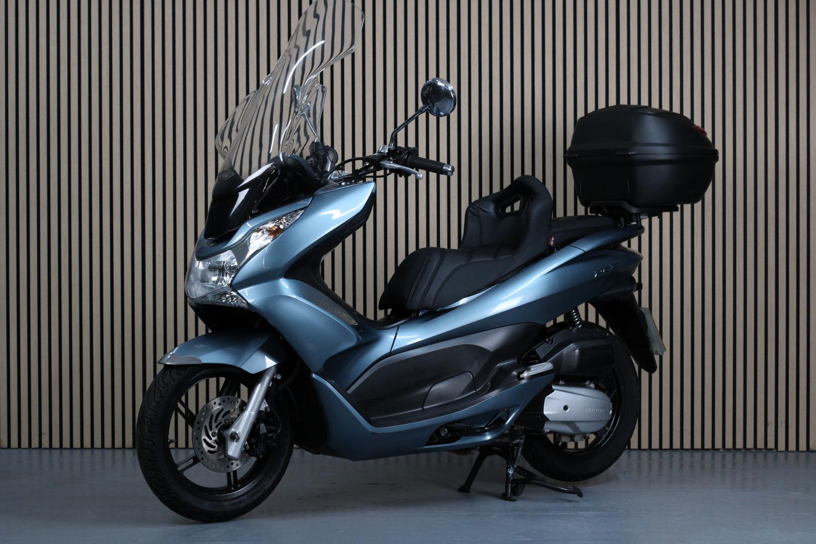 Honda PCX125 125 Scooter Petrol Automatic (12 ps)