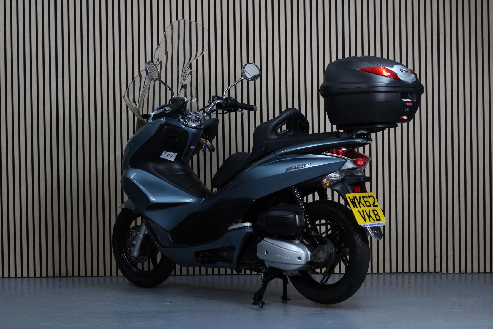 Honda PCX125 125 Scooter Petrol Automatic (12 ps)