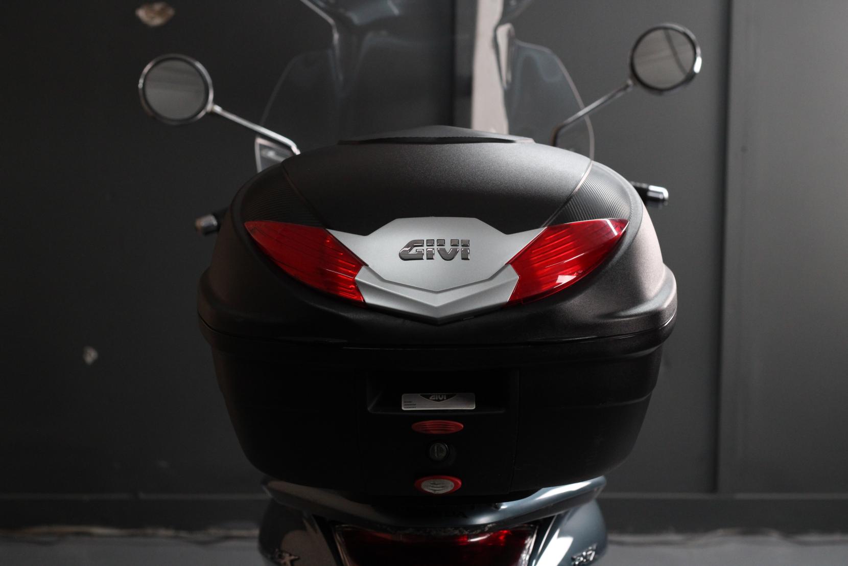 Honda PCX125 125 Scooter Petrol Automatic (12 ps)