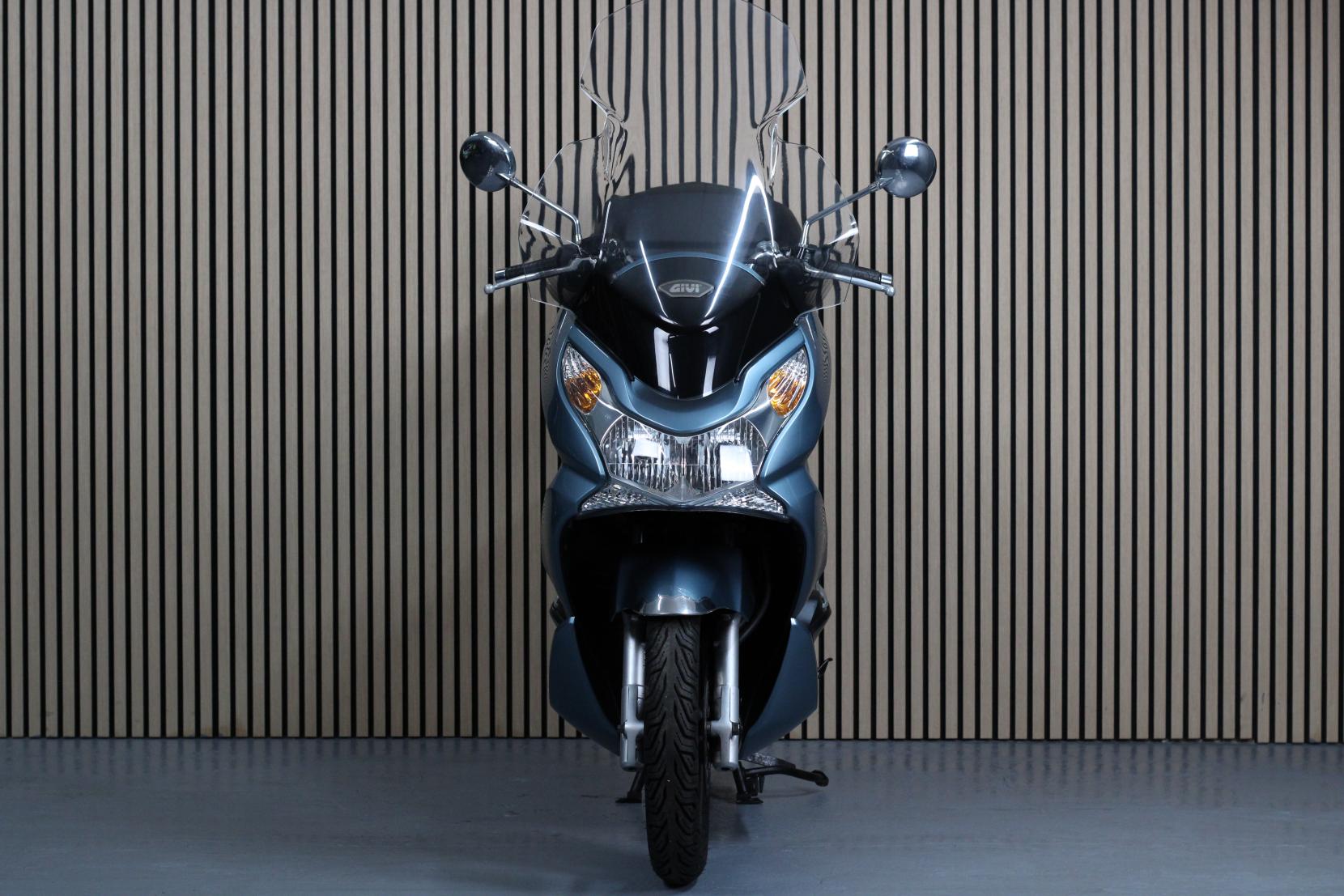 Honda PCX125 125 Scooter Petrol Automatic (12 ps)