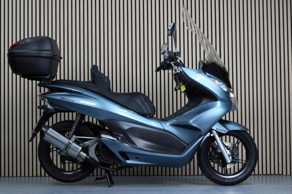 Honda PCX125 125 Scooter Petrol Automatic (12 ps)