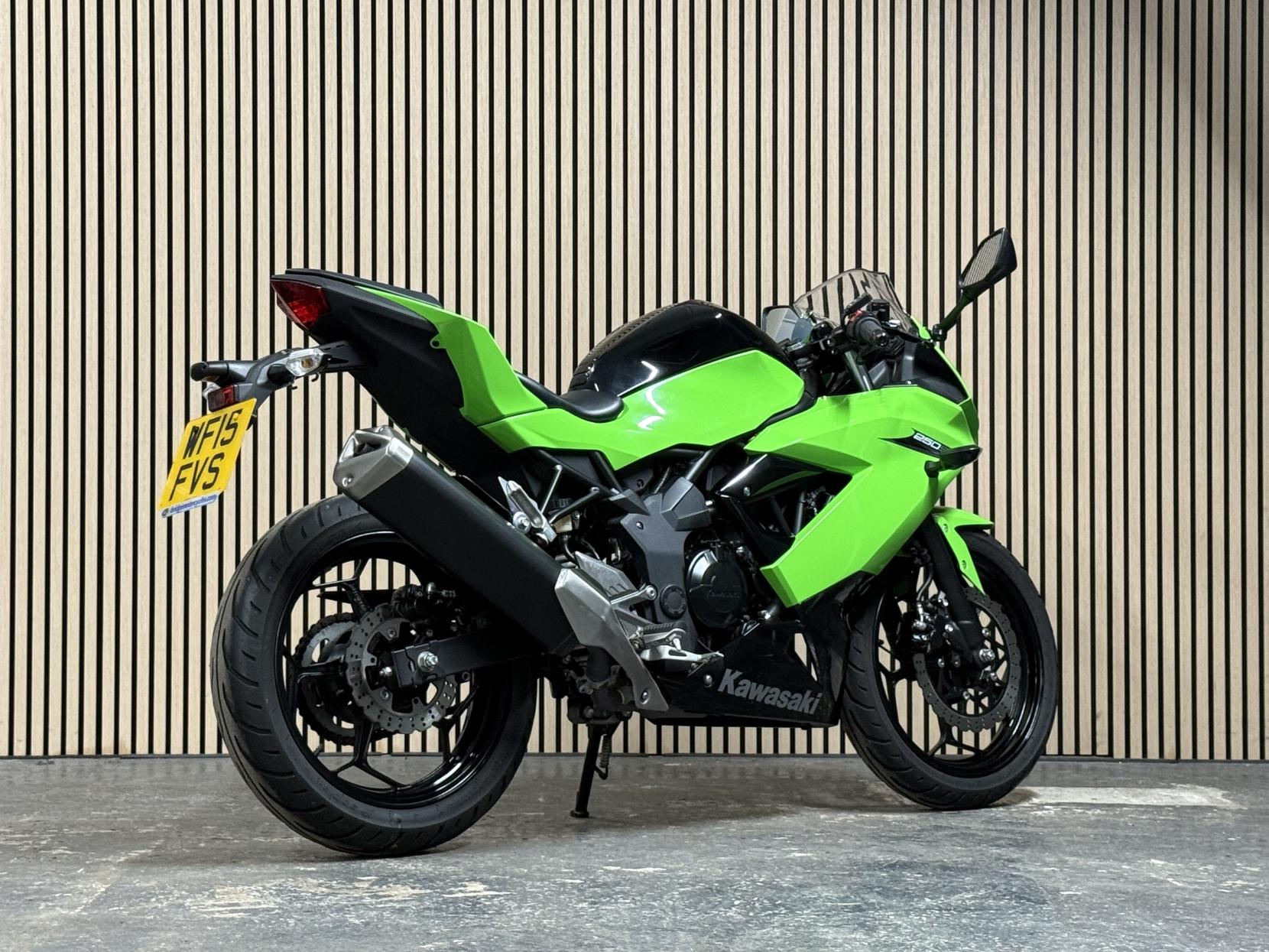 Kawasaki Ninja 250SL 250 Super Sports Petrol Manual (28 ps)