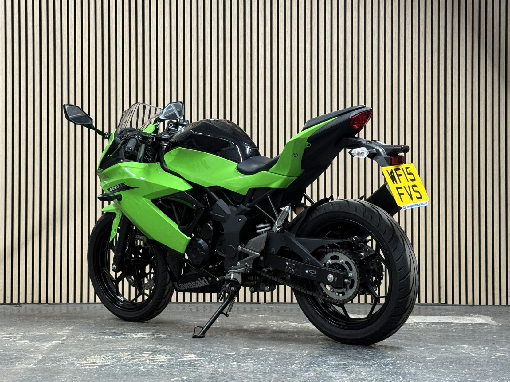 Kawasaki Ninja 250SL 250 Super Sports Petrol Manual (28 ps)