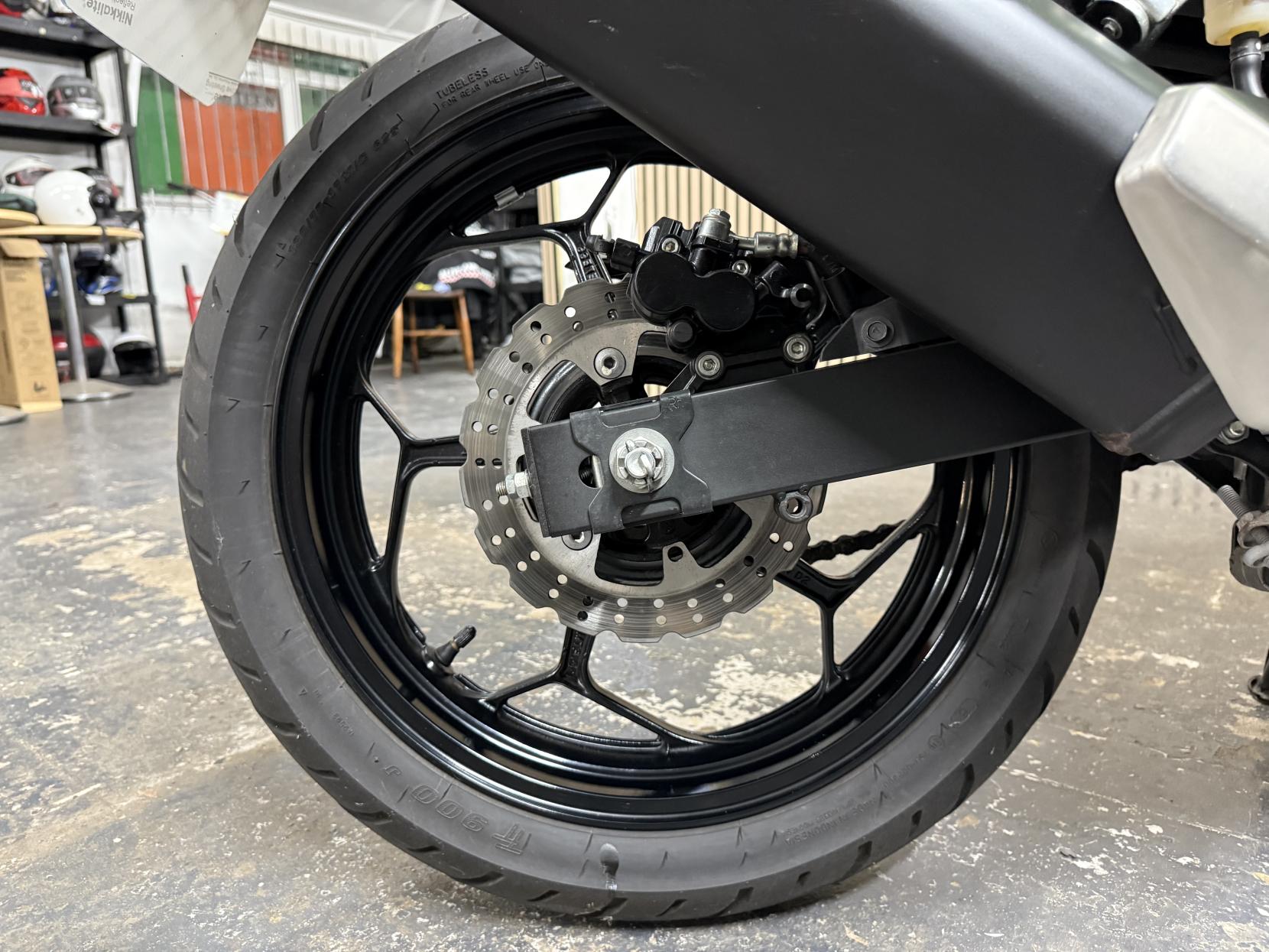 Kawasaki Ninja 250SL 250 Super Sports Petrol Manual (28 ps)