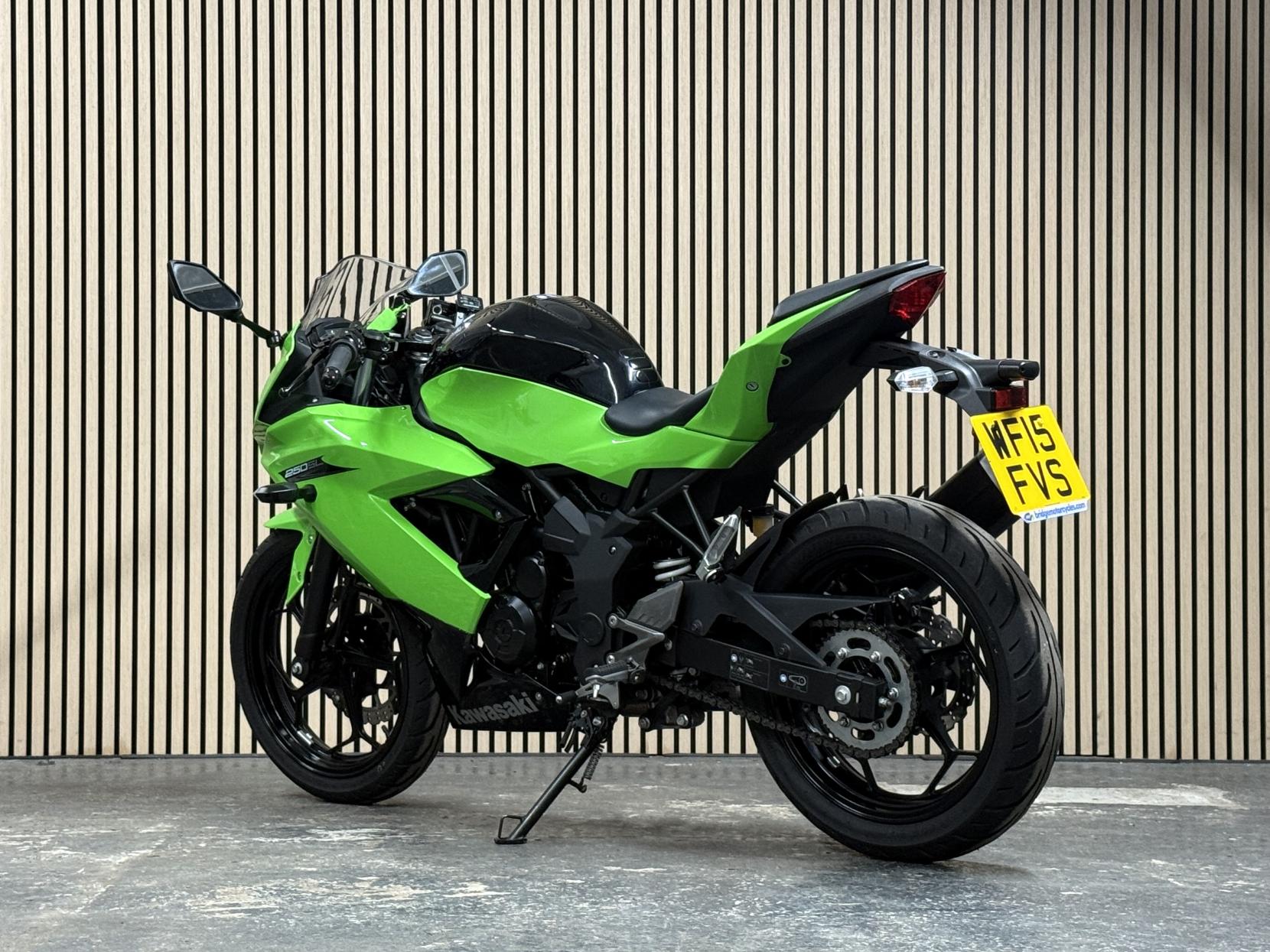 Kawasaki Ninja 250SL 250 Super Sports Petrol Manual (28 ps)