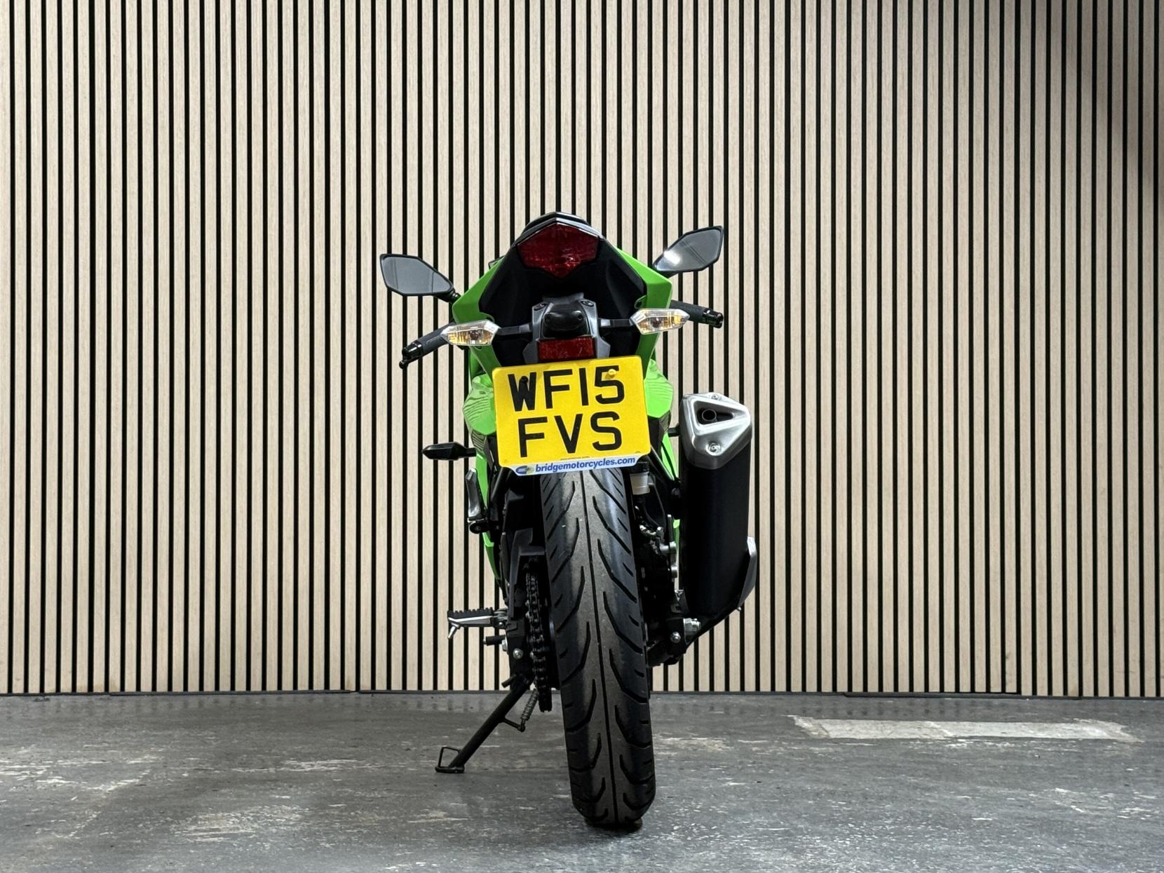 Kawasaki Ninja 250SL 250 Super Sports Petrol Manual (28 ps)