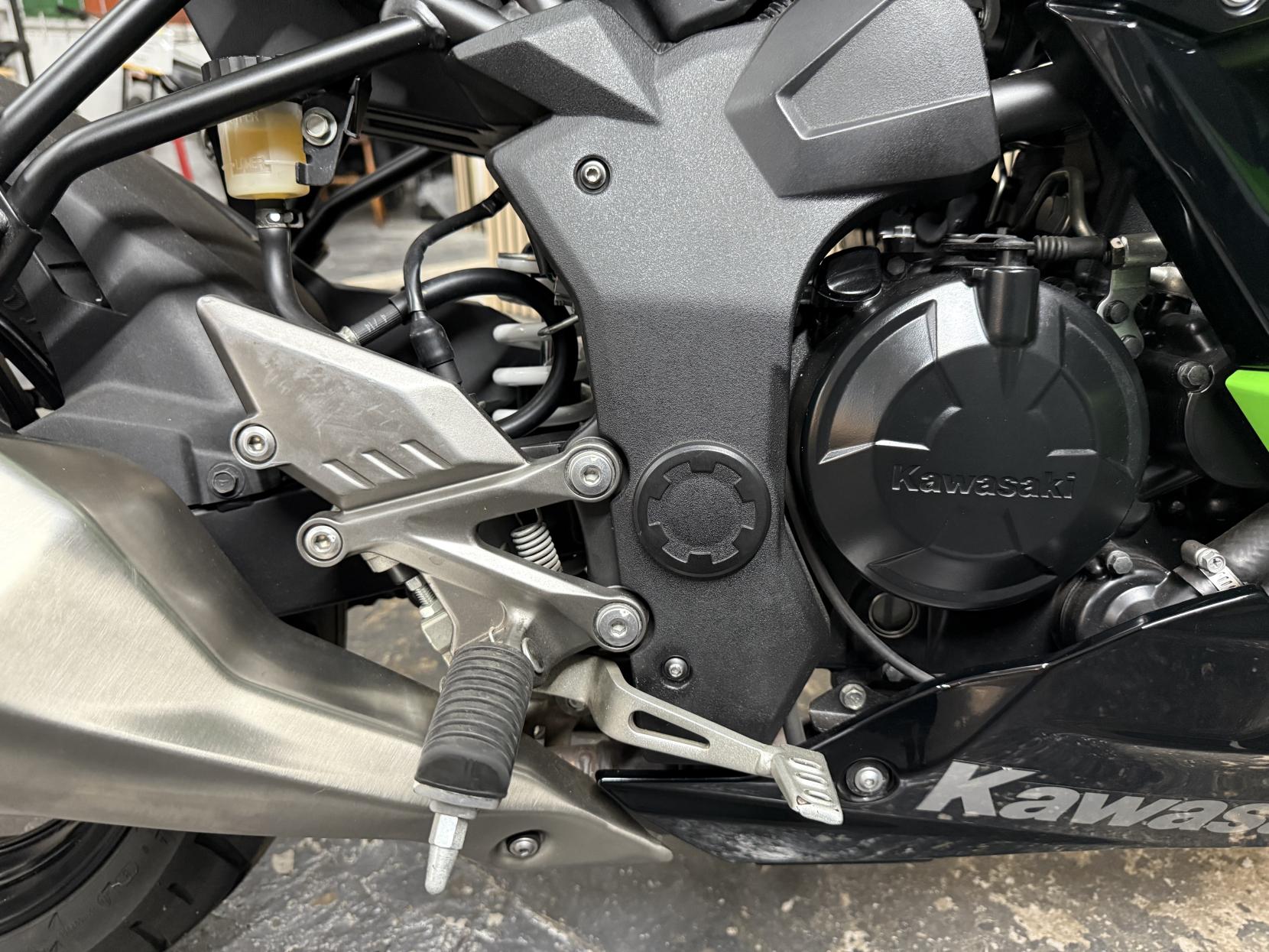 Kawasaki Ninja 250SL 250 Super Sports Petrol Manual (28 ps)