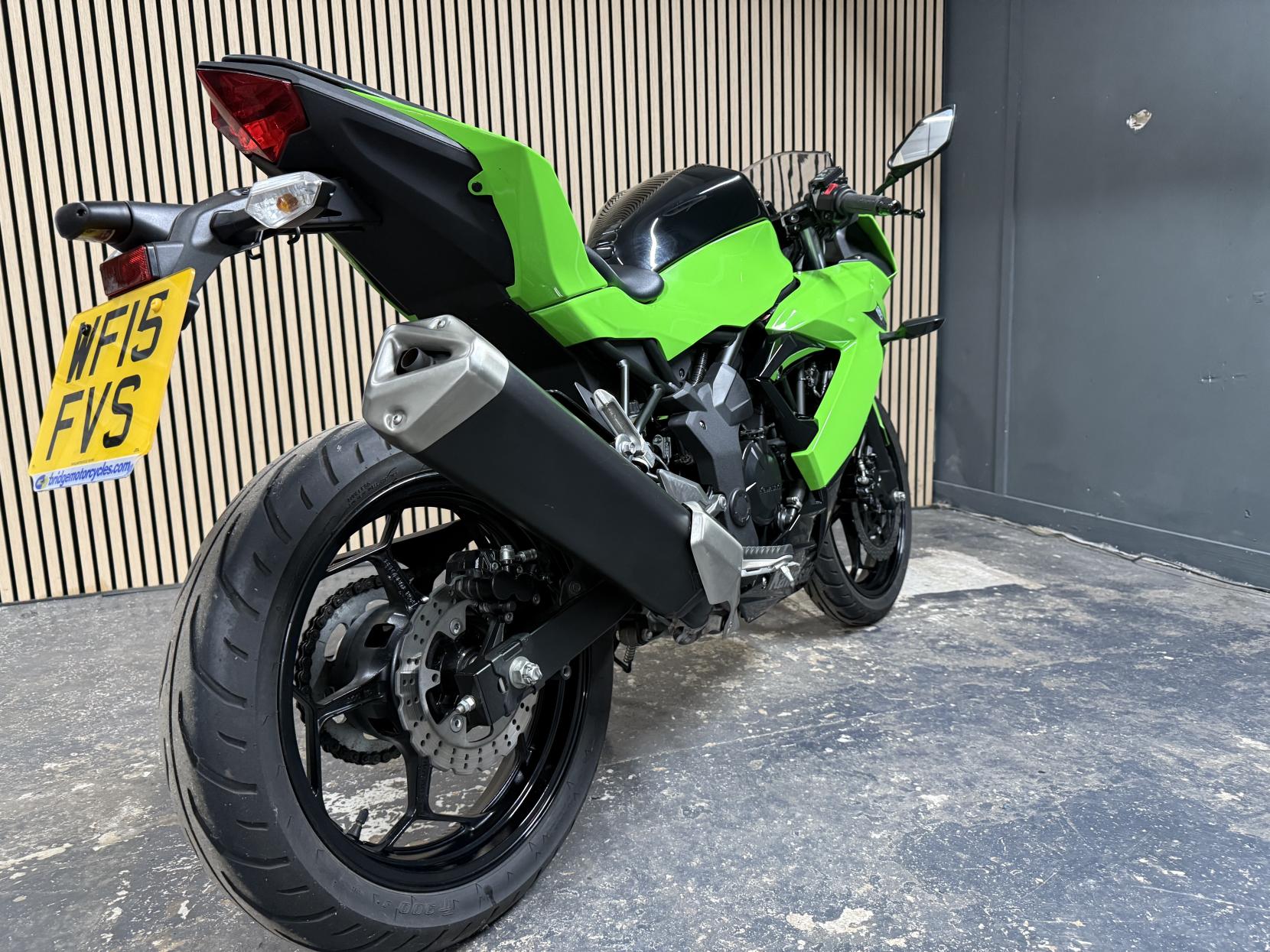 Kawasaki Ninja 250SL 250 Super Sports Petrol Manual (28 ps)