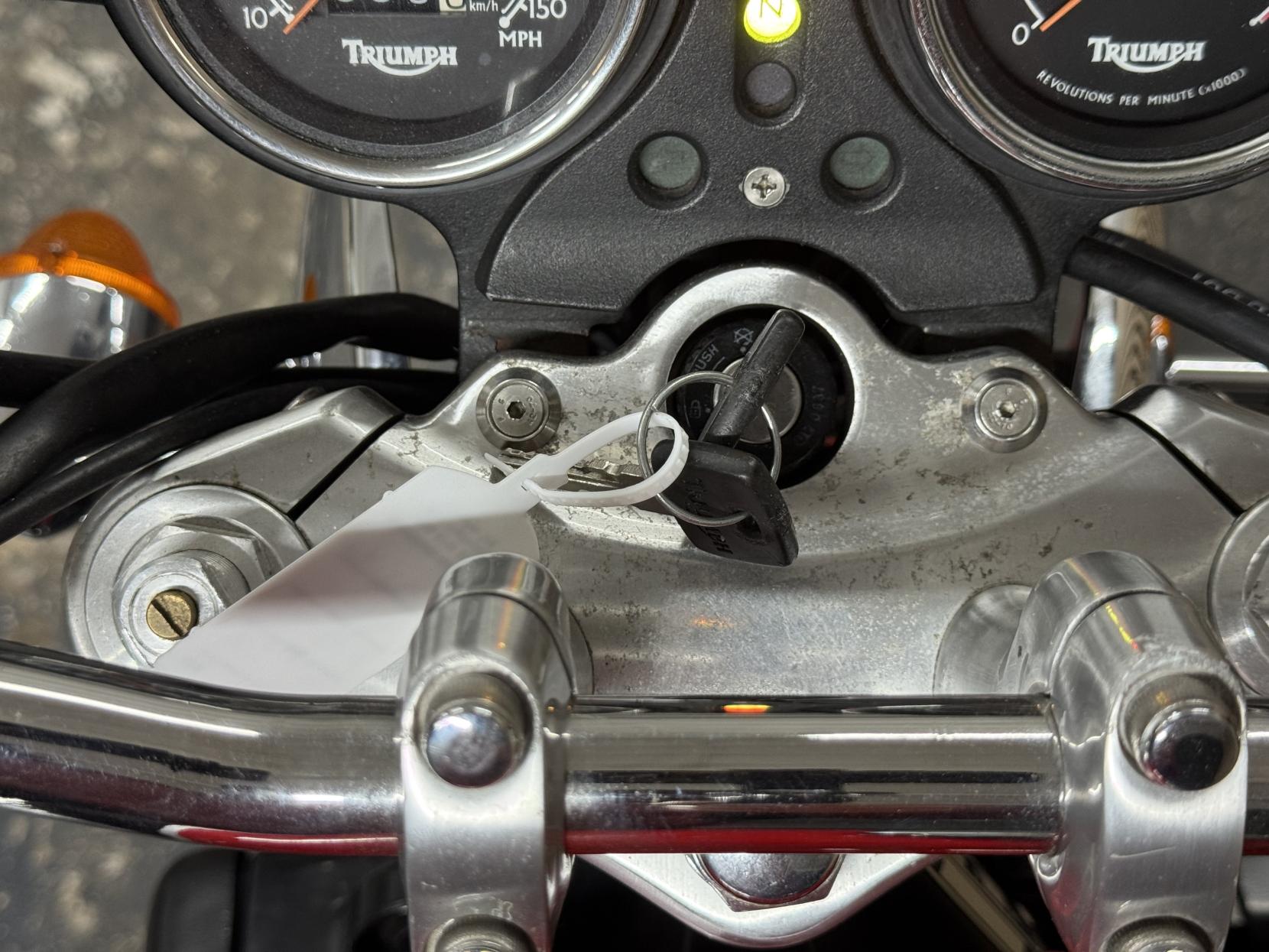 Triumph Thunderbird Sport 900 Roadster/Retro Petrol Manual