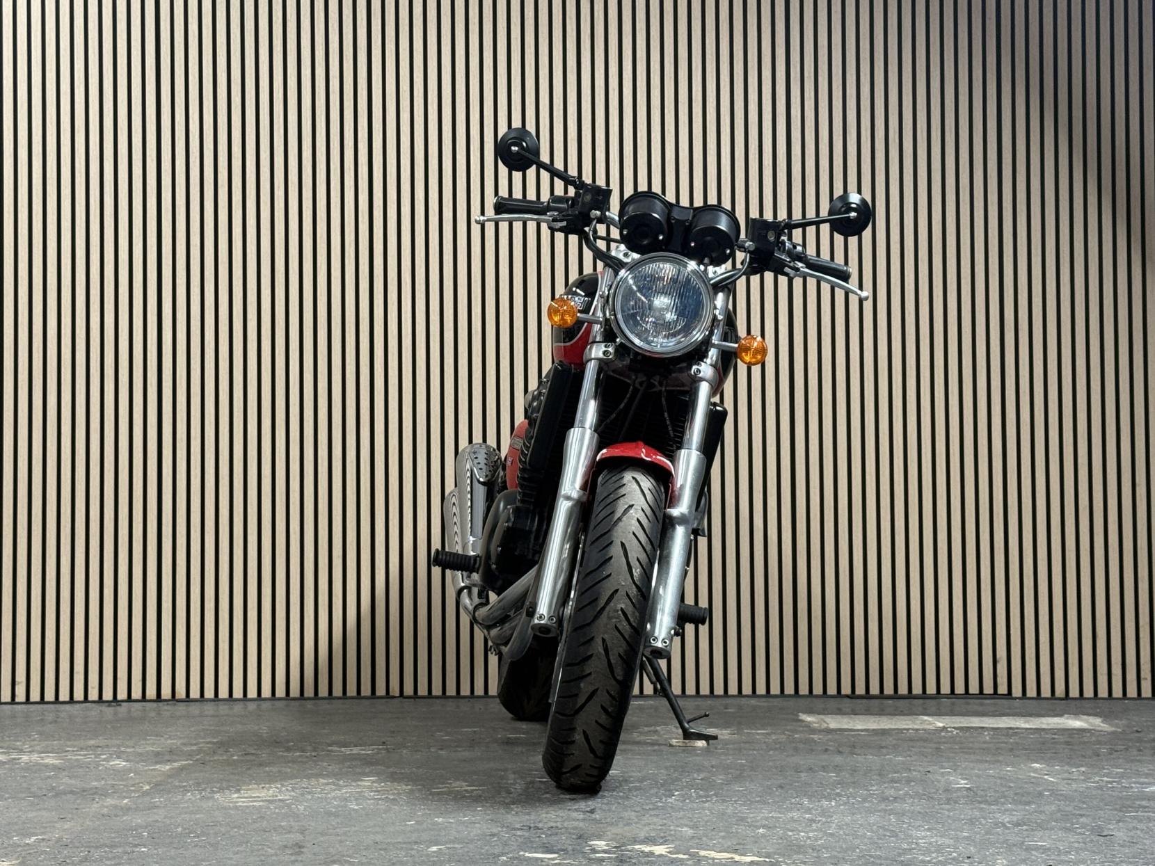 Triumph Thunderbird Sport 900 Roadster/Retro Petrol Manual