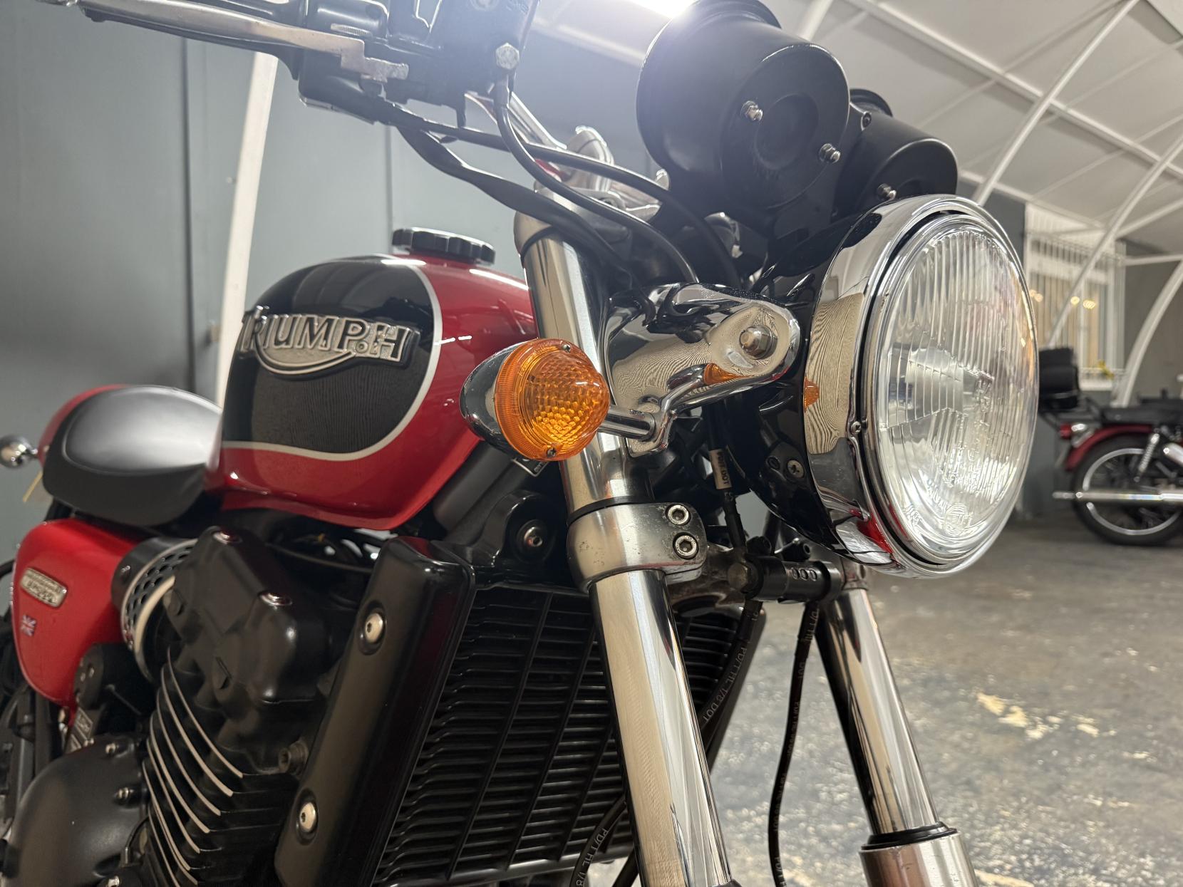 Triumph Thunderbird Sport 900 Roadster/Retro Petrol Manual