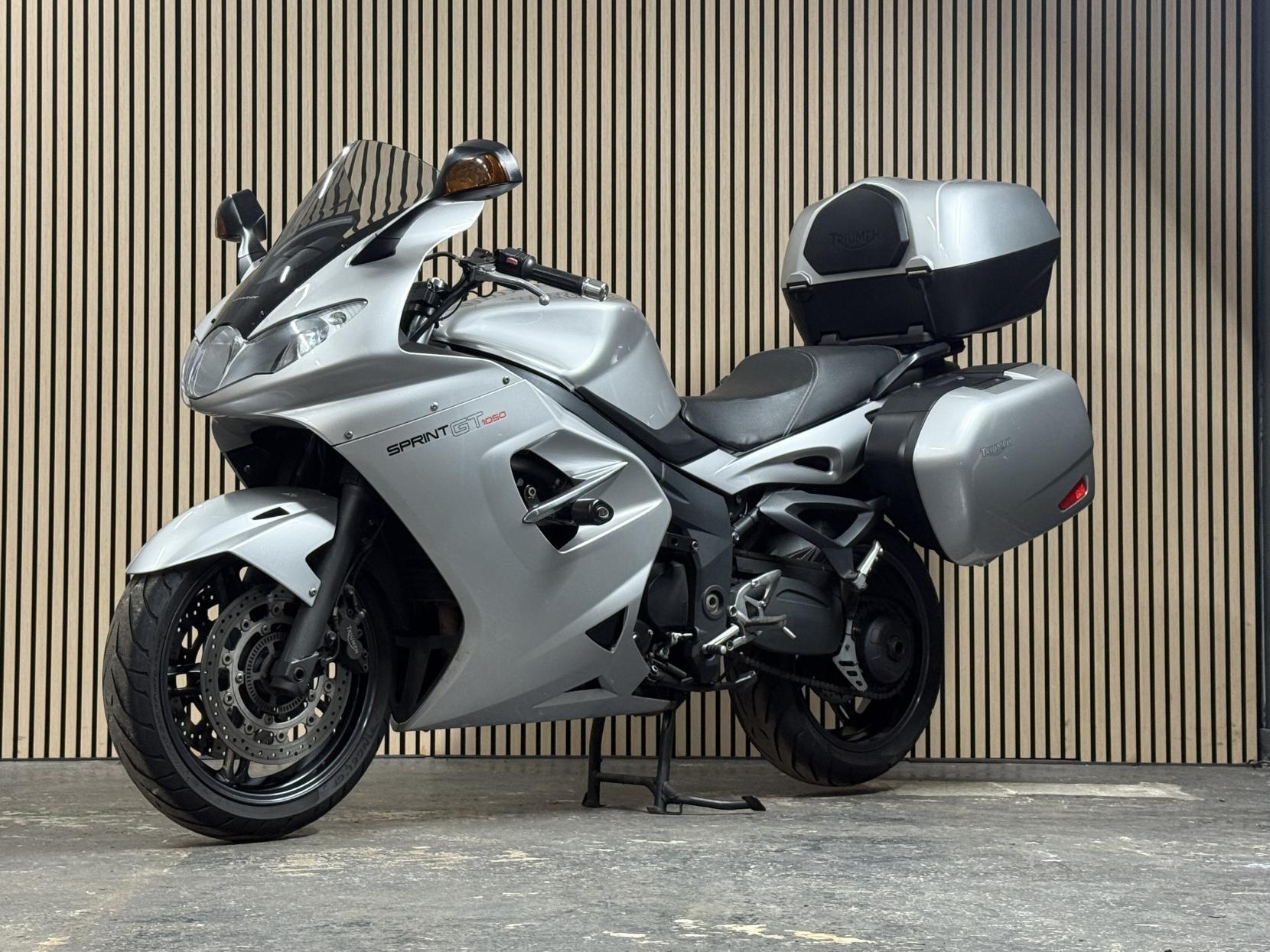 Triumph Sprint GT 1050 1050 ABS Sports Tourer Petrol Manual (126 ps)