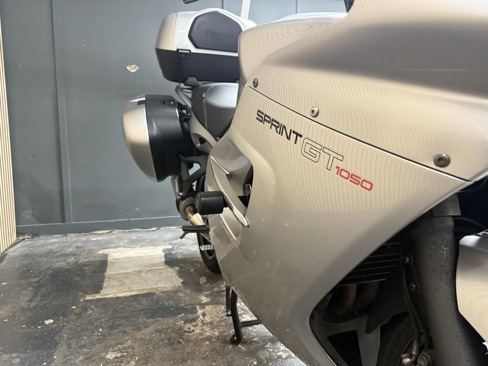 Triumph Sprint GT 1050 1050 ABS Sports Tourer Petrol Manual (126 ps)