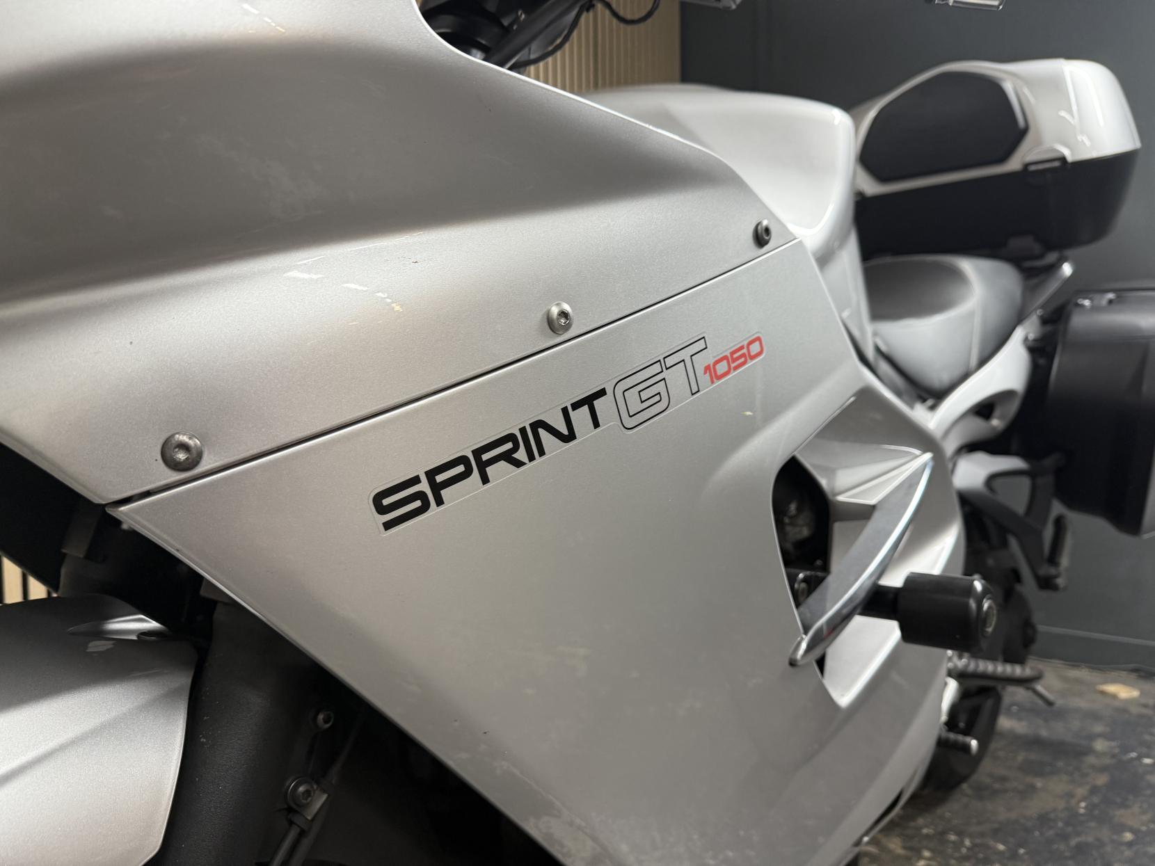 Triumph Sprint GT 1050 1050 ABS Sports Tourer Petrol Manual (126 ps)