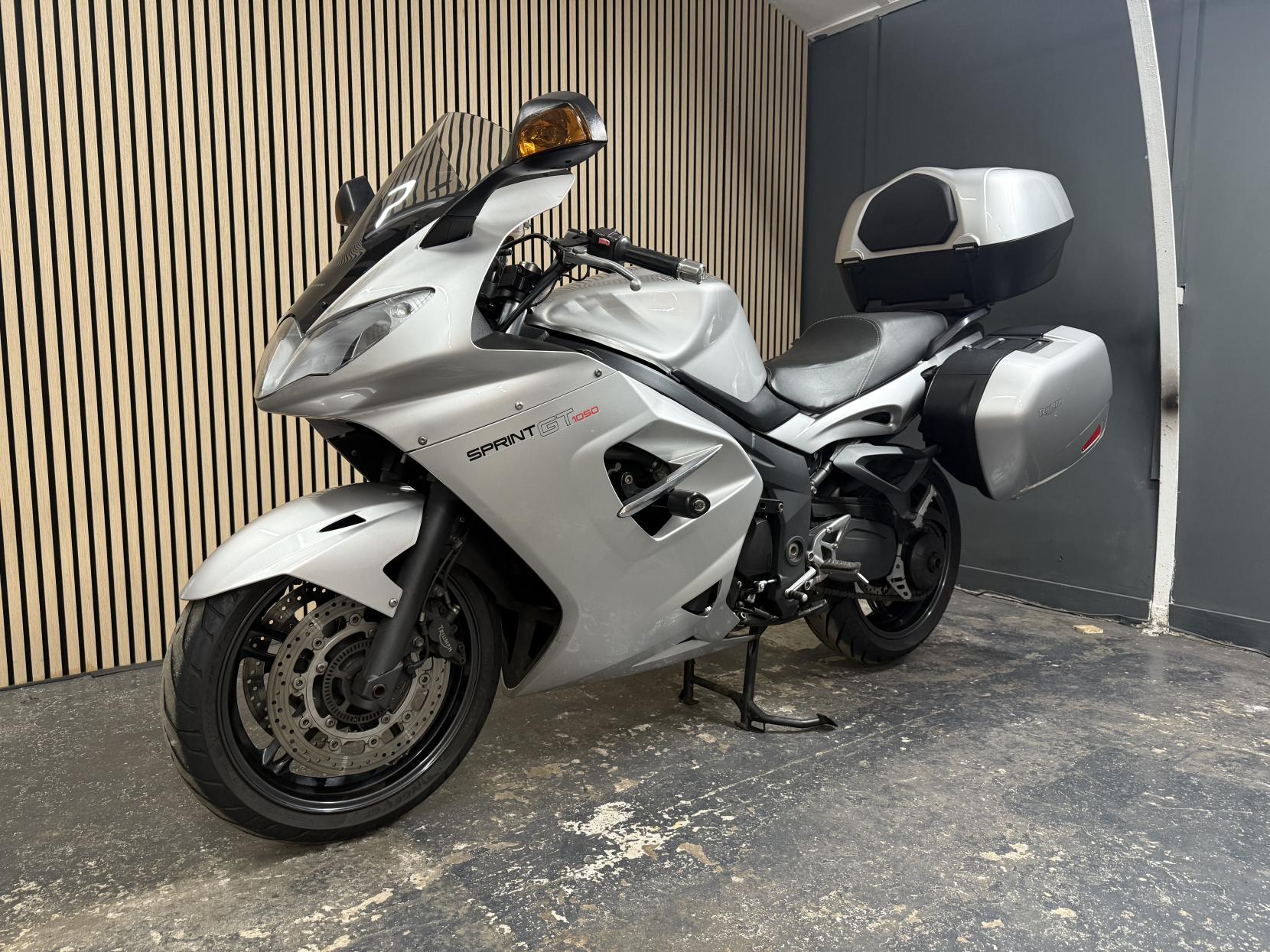 Triumph Sprint GT 1050 1050 ABS Sports Tourer Petrol Manual (126 ps)