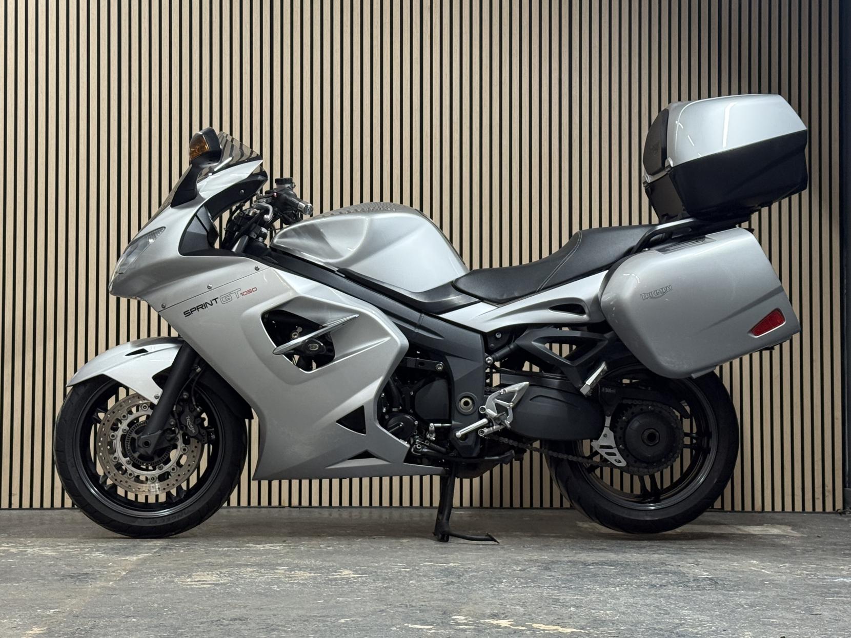 Triumph Sprint GT 1050 1050 ABS Sports Tourer Petrol Manual (126 ps)