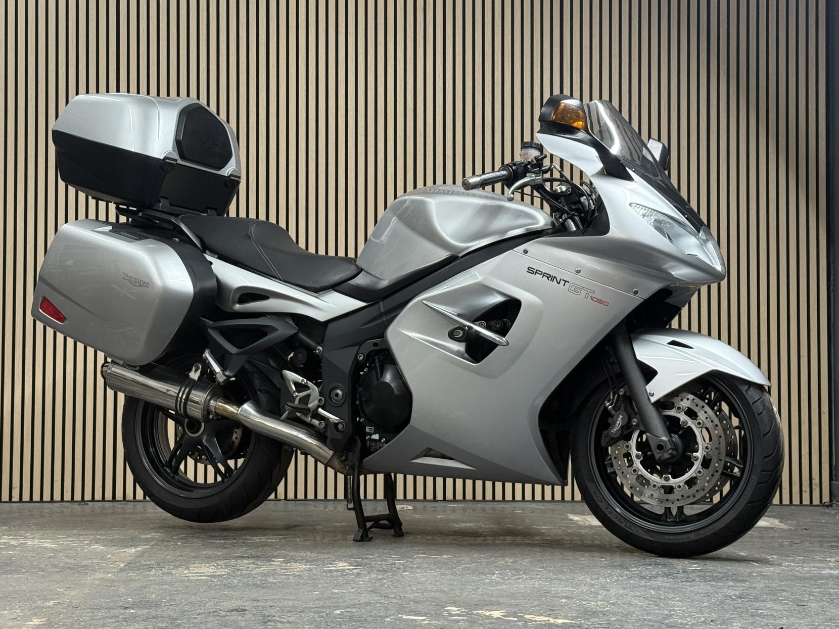 Triumph Sprint GT 1050 1050 ABS Sports Tourer Petrol Manual (126 ps)