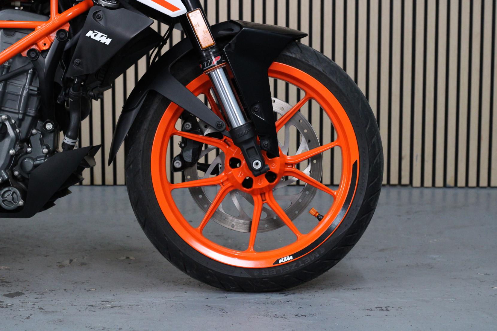 KTM 390 Duke 390 Naked Petrol Manual Euro 4 (43 ps)