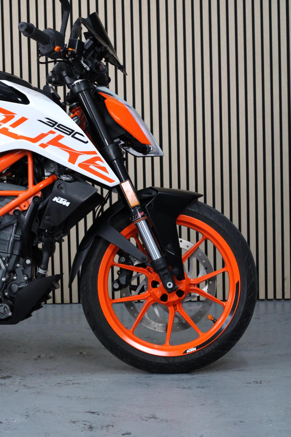 KTM 390 Duke 390 Naked Petrol Manual Euro 4 (43 ps)