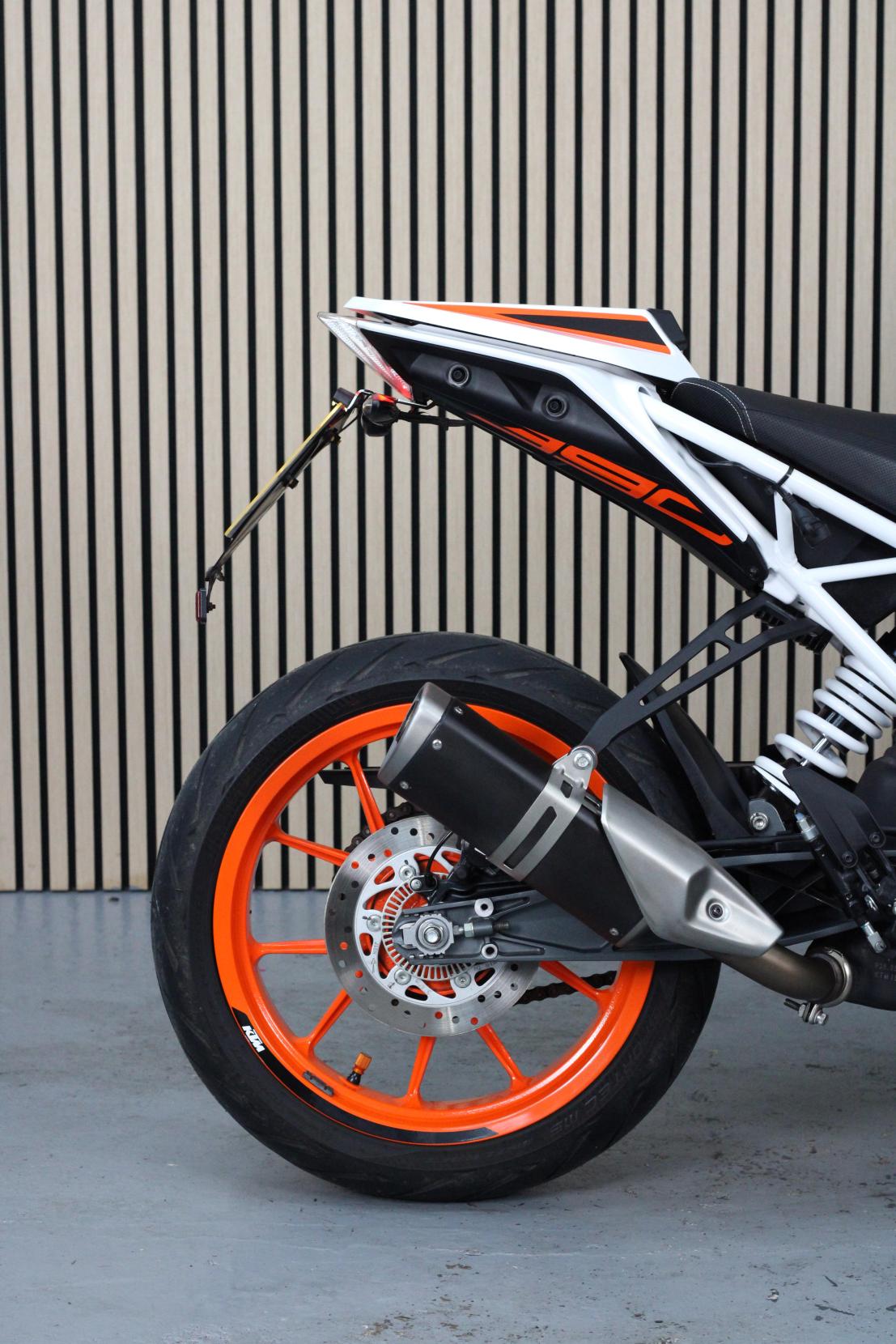 KTM 390 Duke 390 Naked Petrol Manual Euro 4 (43 ps)